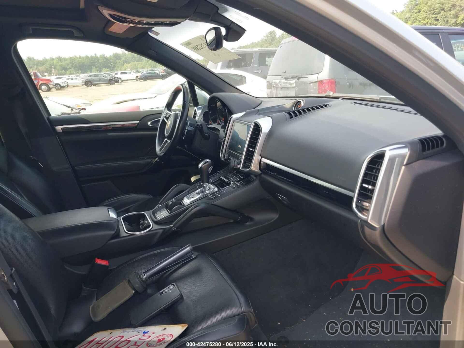 PORSCHE CAYENNE 2018 - WP1AA2A24JKA07227