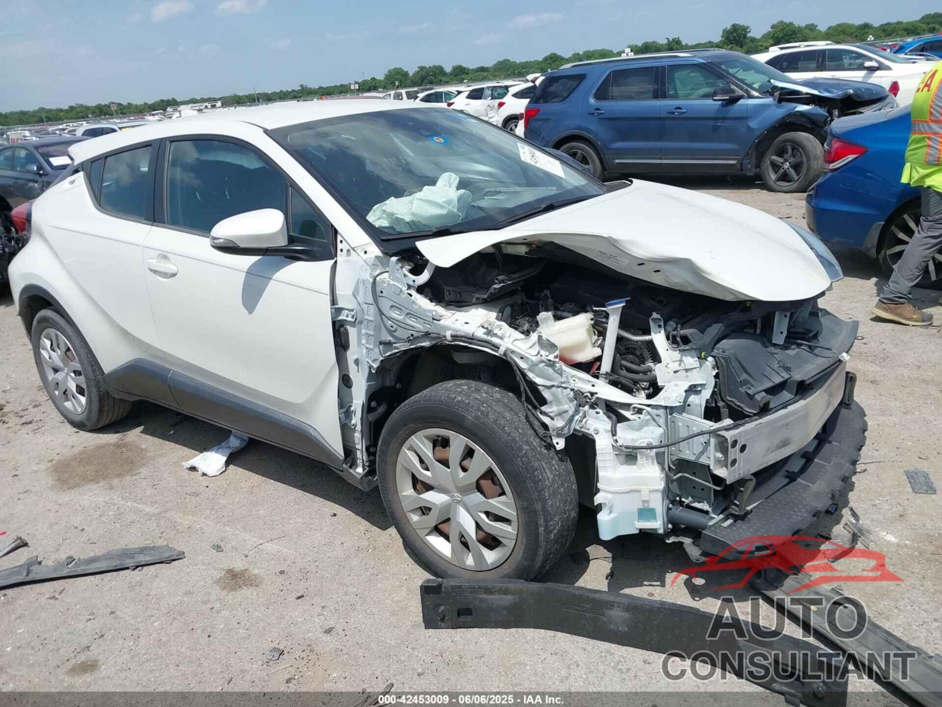 TOYOTA C-HR 2020 - NMTKHMBX7LR117898