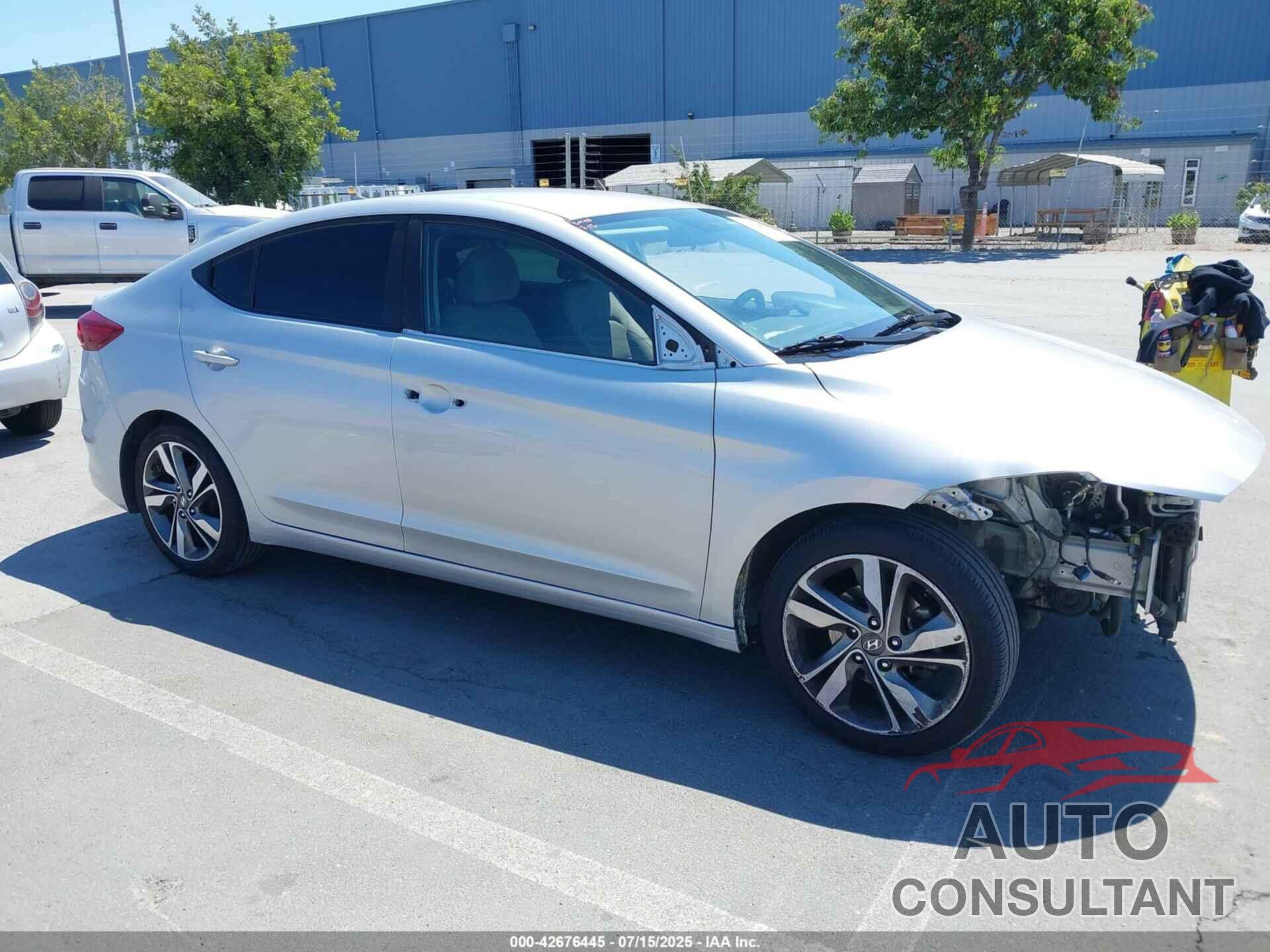 HYUNDAI ELANTRA 2017 - 5NPD74LF1HH164375