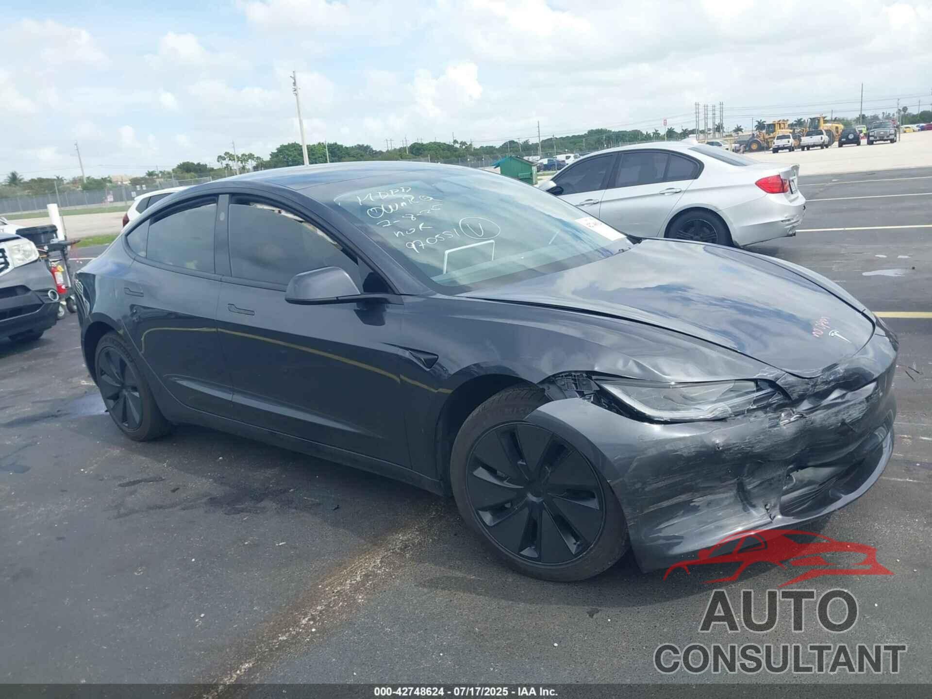 TESLA MODEL 3 2025 - 5YJ3E1EA5SF970551
