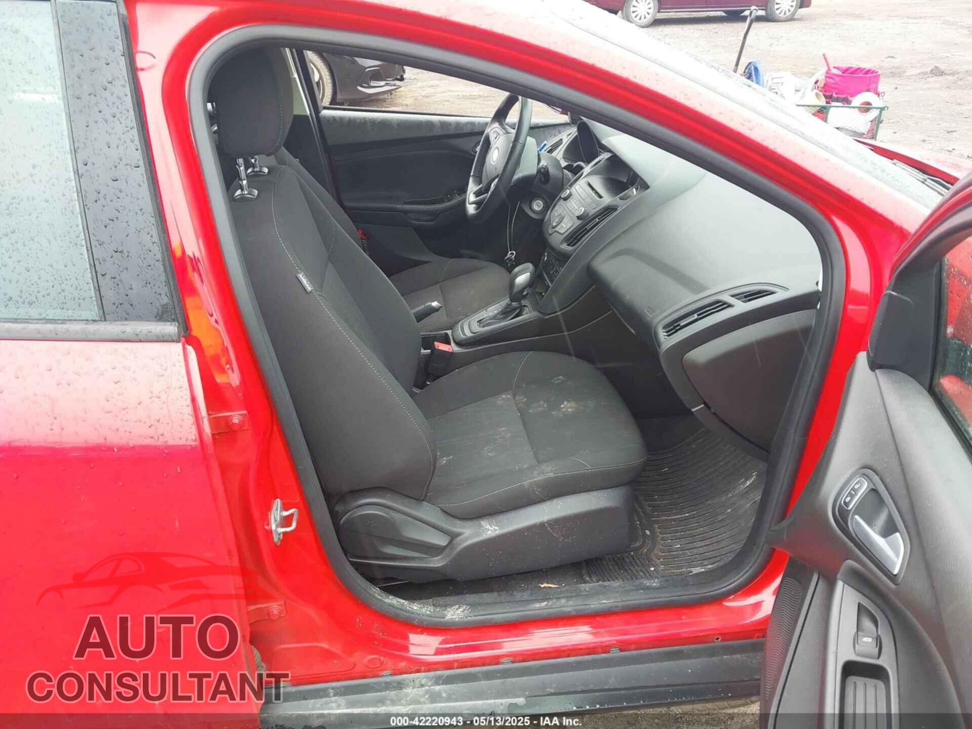 FORD FOCUS 2017 - 1FADP3K28HL326657