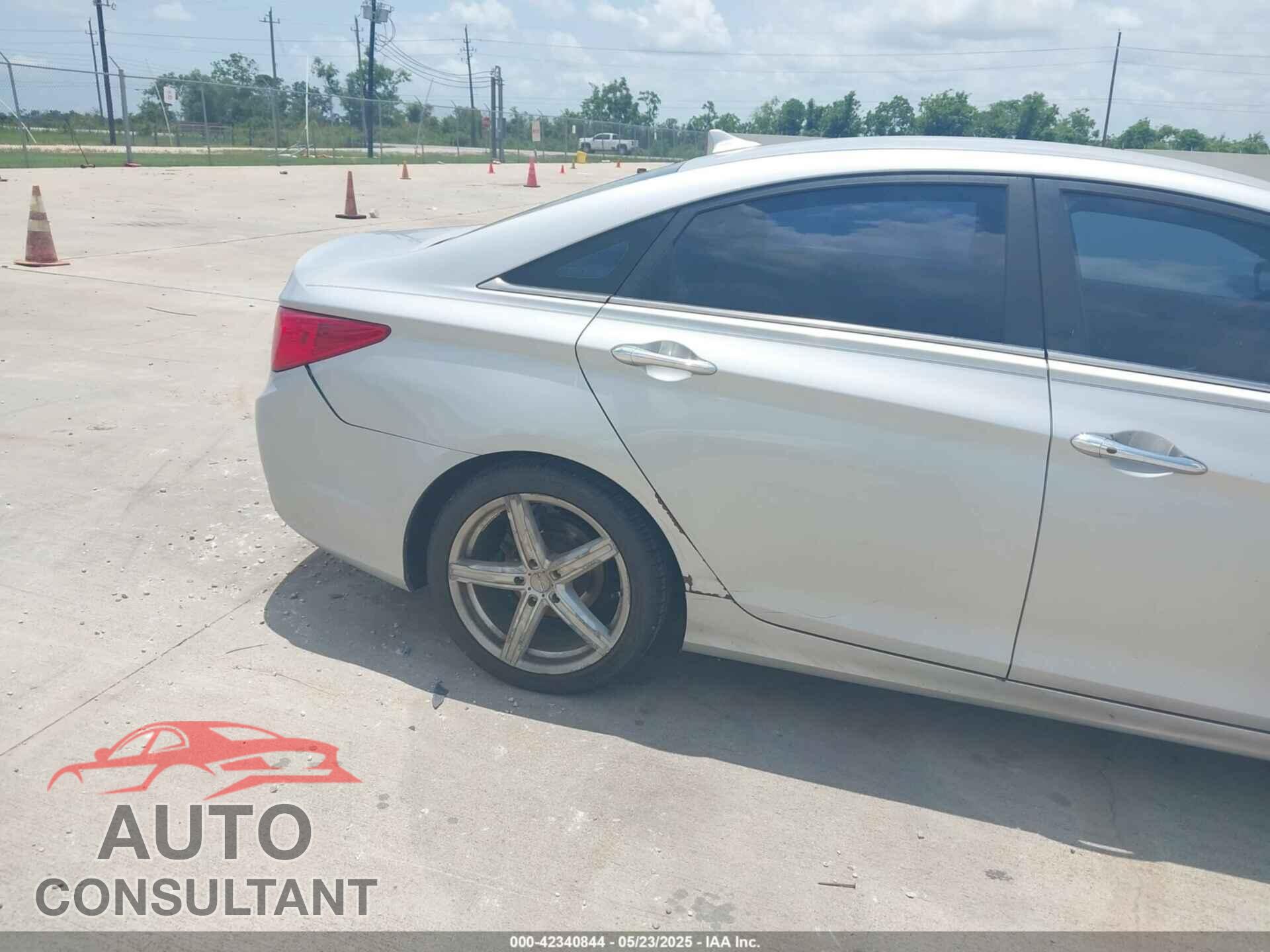 HYUNDAI SONATA 2011 - 5NPEC4AB3BH261231