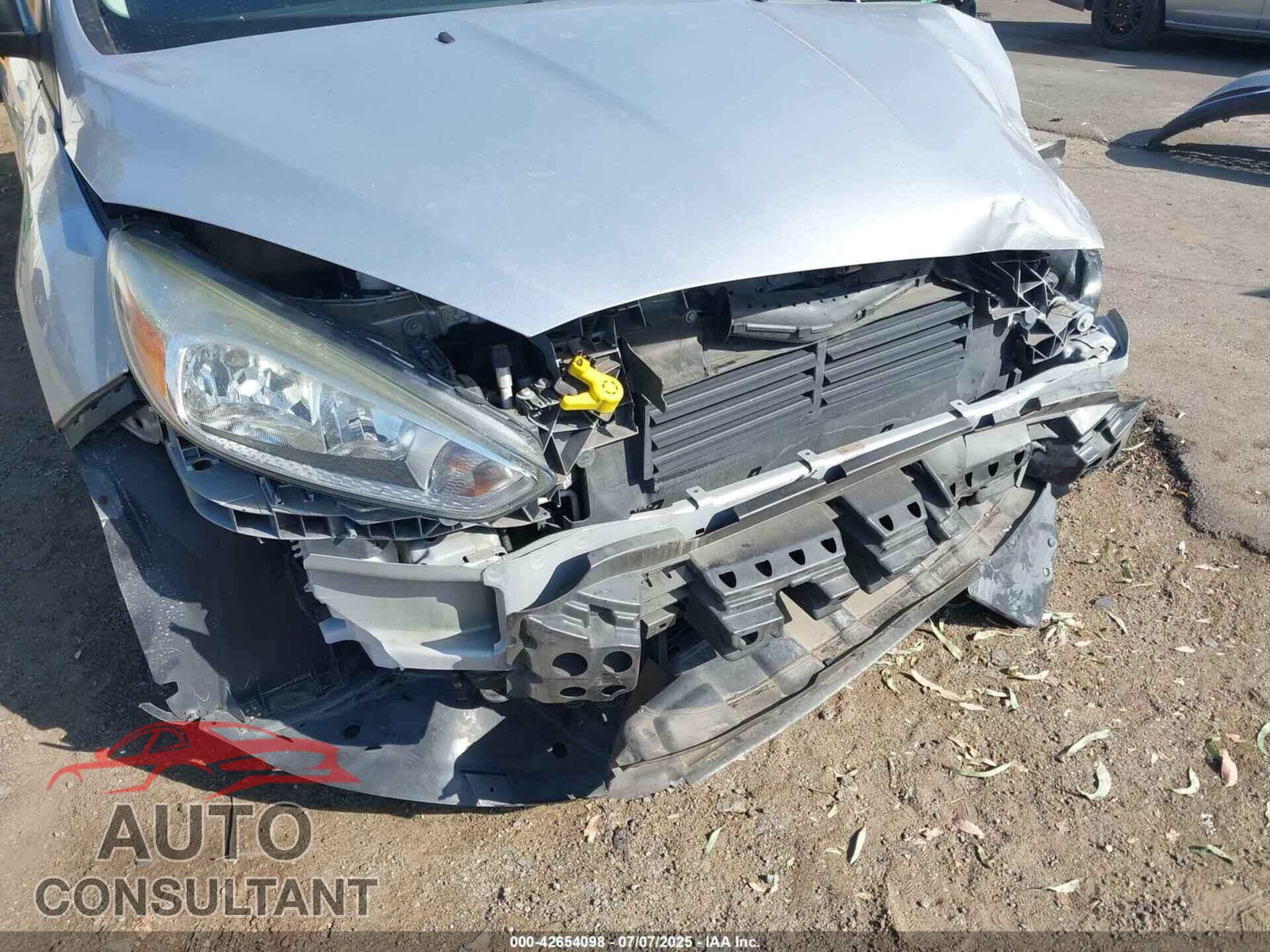 FORD FOCUS 2015 - 1FADP3E22FL300340