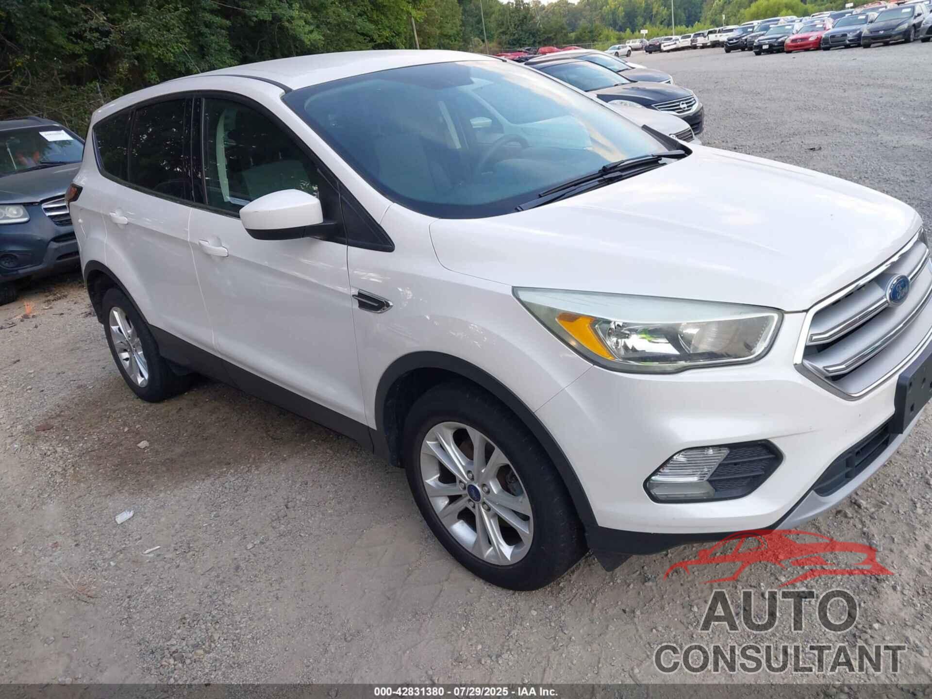 FORD ESCAPE 2017 - 1FMCU0GD5HUC73915