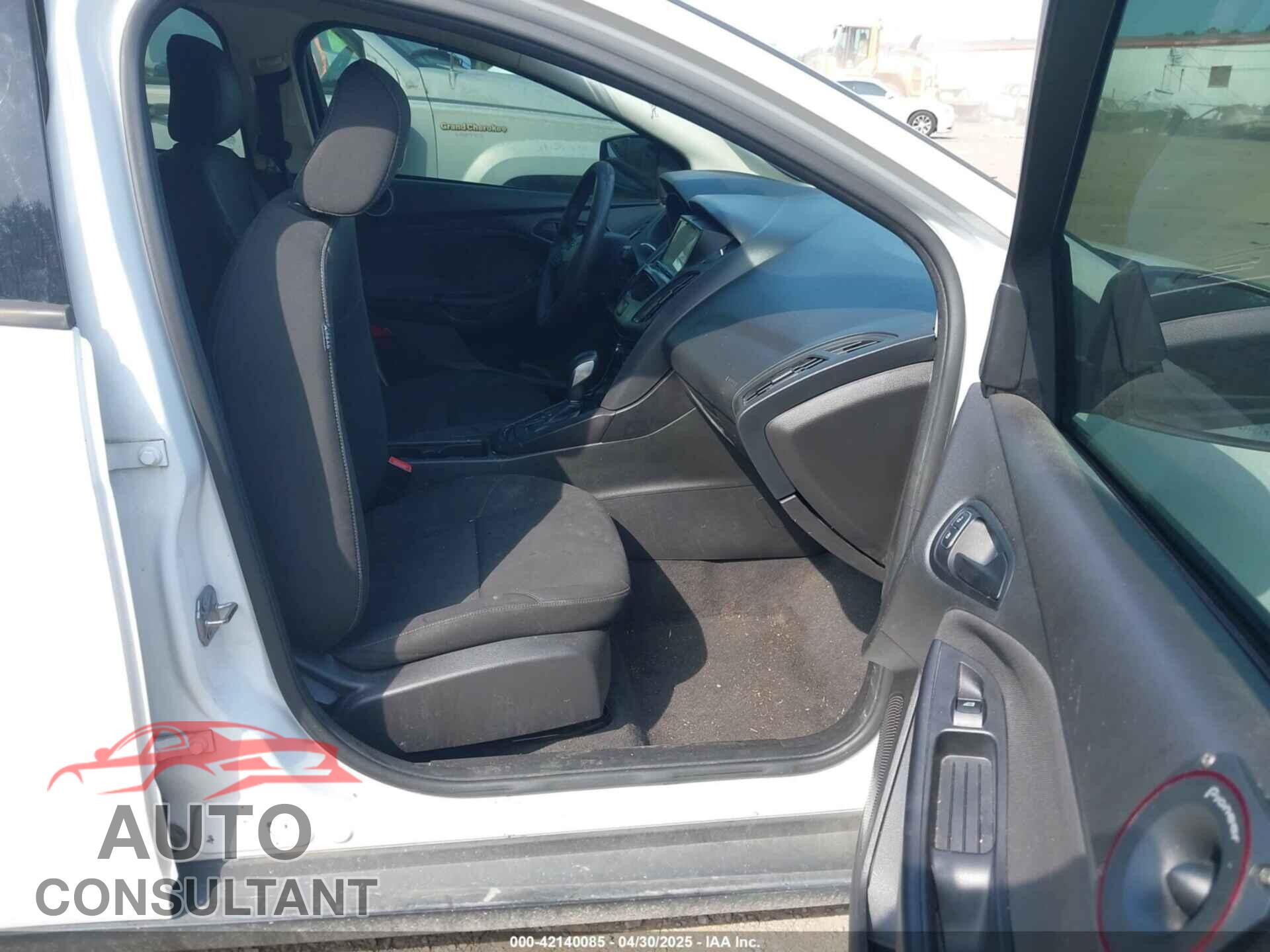 FORD FOCUS 2015 - 1FADP3E28FL321466