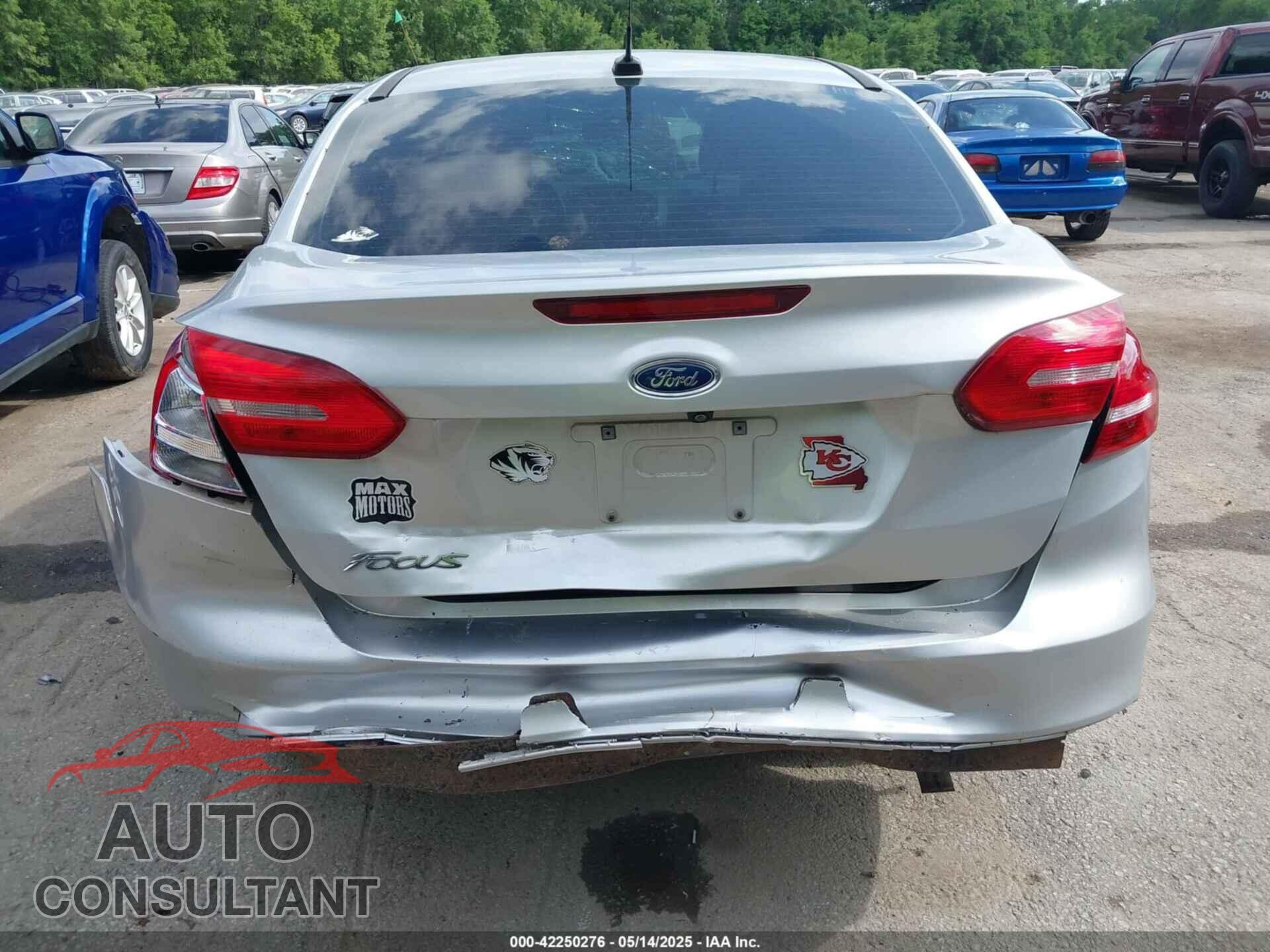 FORD FOCUS 2017 - 1FADP3E28HL328775