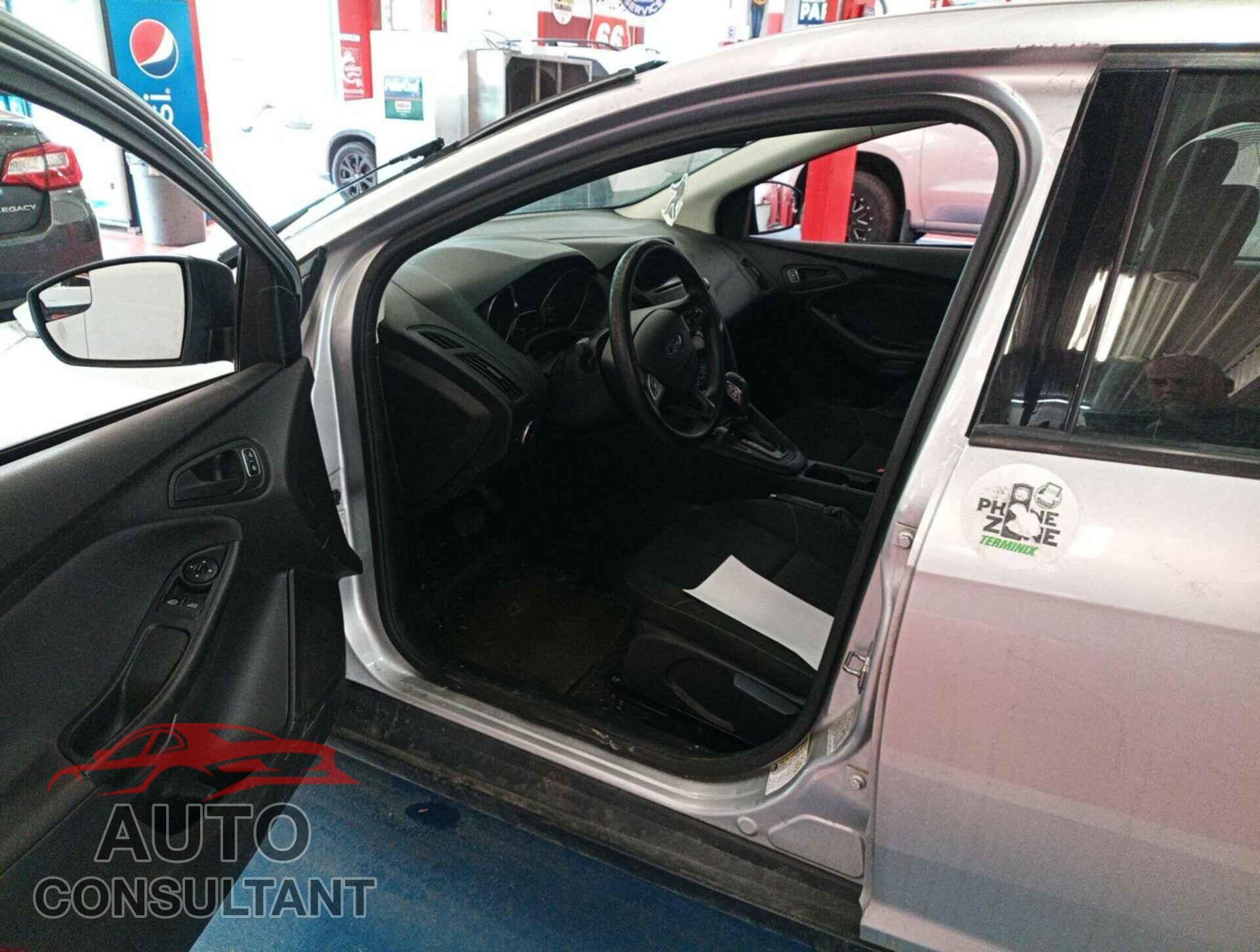 FORD FOCUS 2017 - 1FADP3E23HL272132