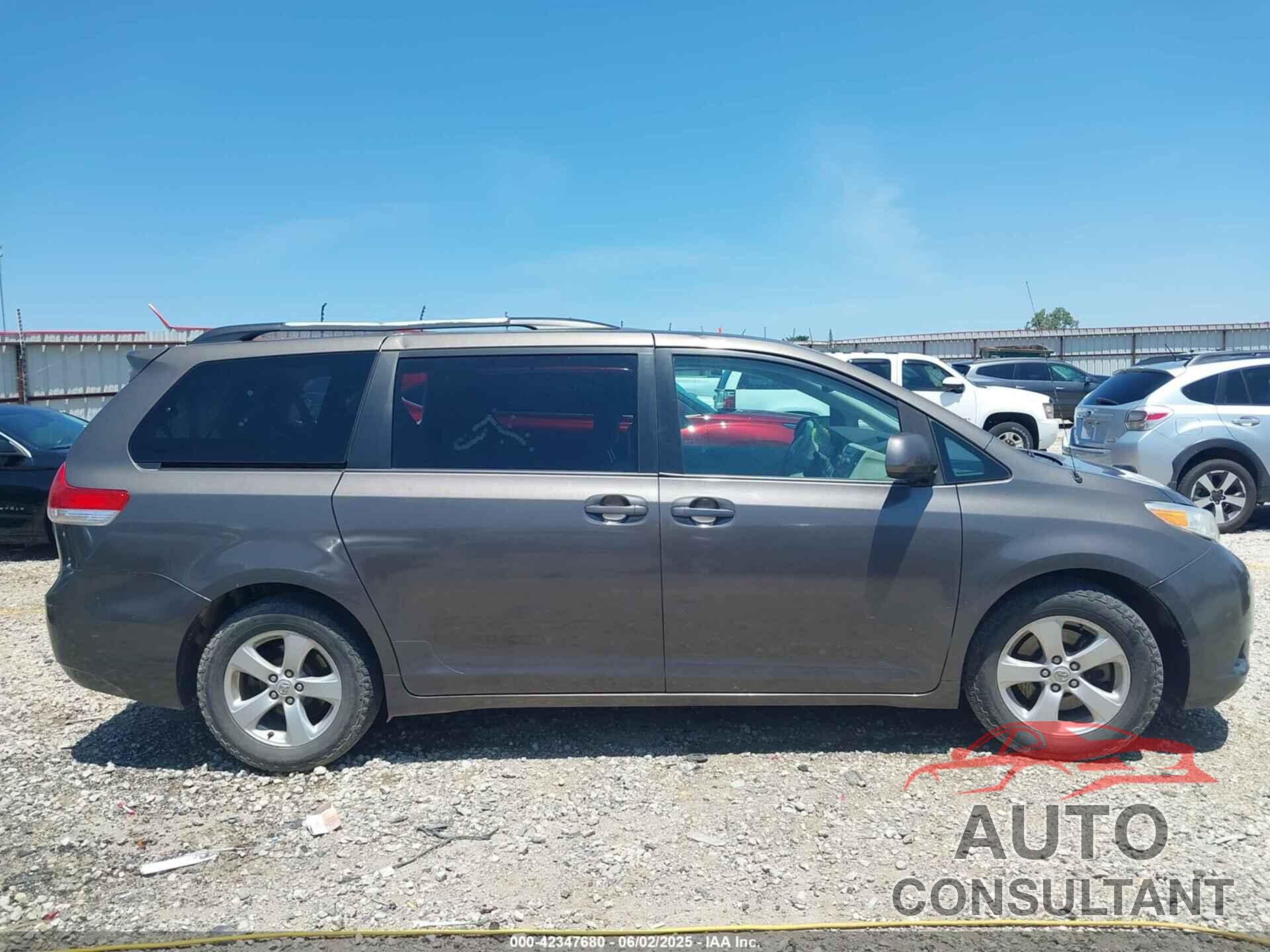 TOYOTA SIENNA 2011 - 5TDKK3DC9BS011541