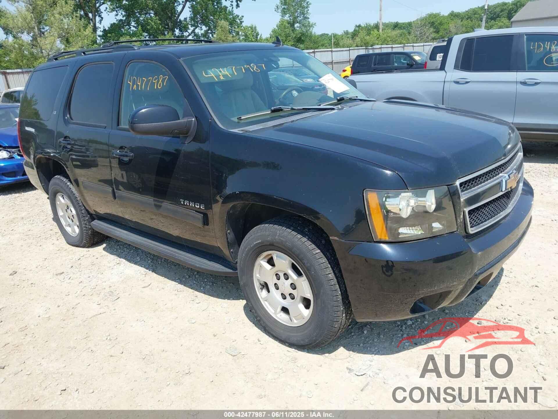 CHEVROLET TAHOE 2011 - 1GNSKBE05BR102875