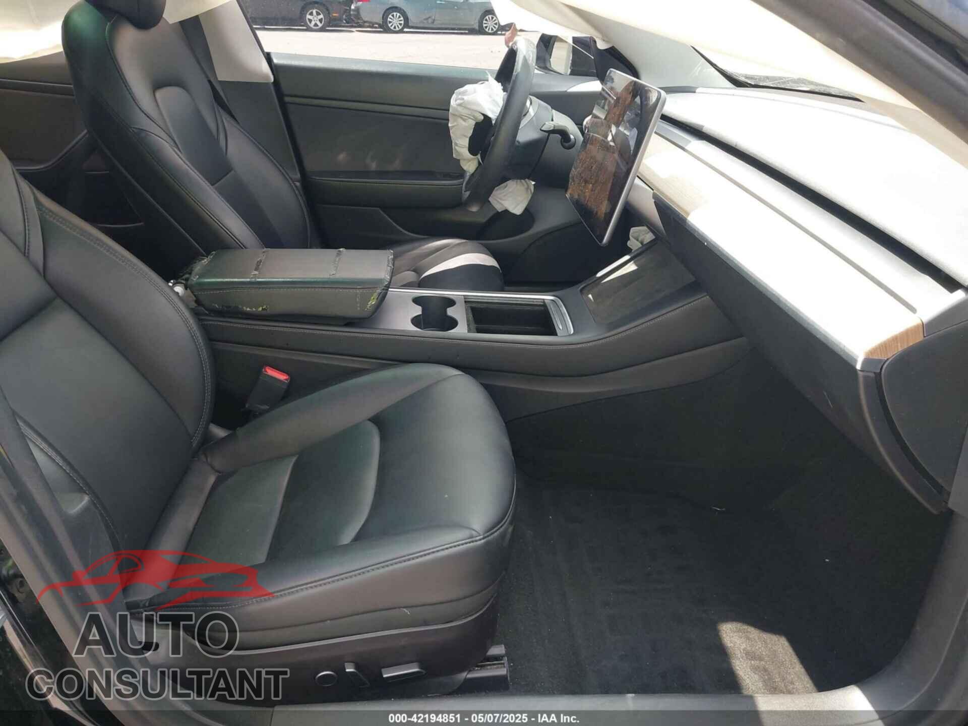 TESLA MODEL 3 2021 - 5YJ3E1EA0MF851177