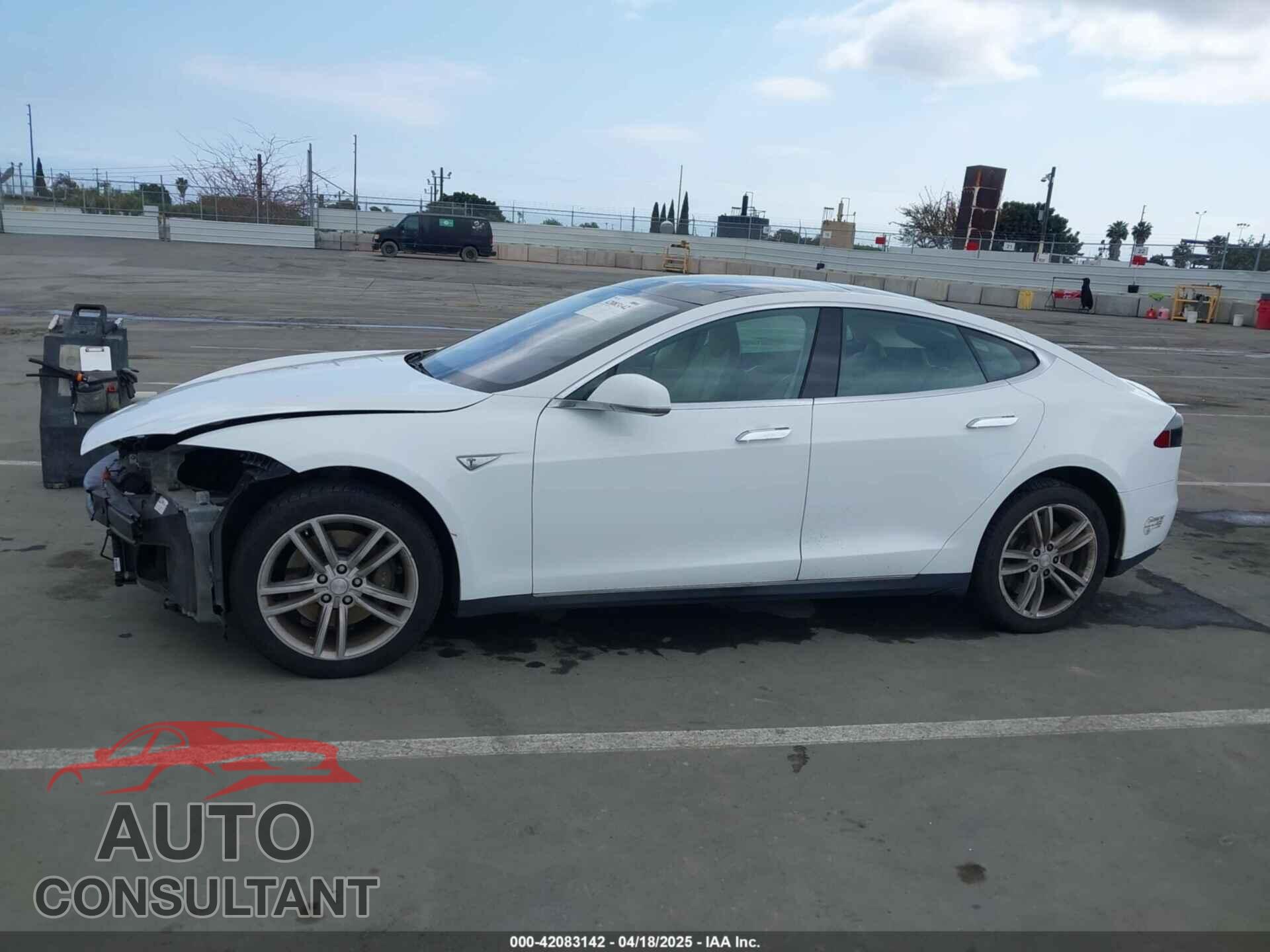 TESLA MODEL S 2013 - 5YJSA1CN8DFP22455