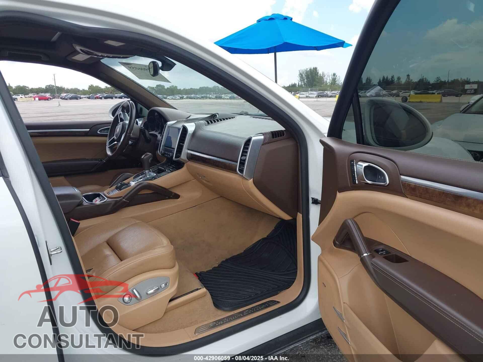 PORSCHE CAYENNE 2017 - WP1AA2A29HKA83911