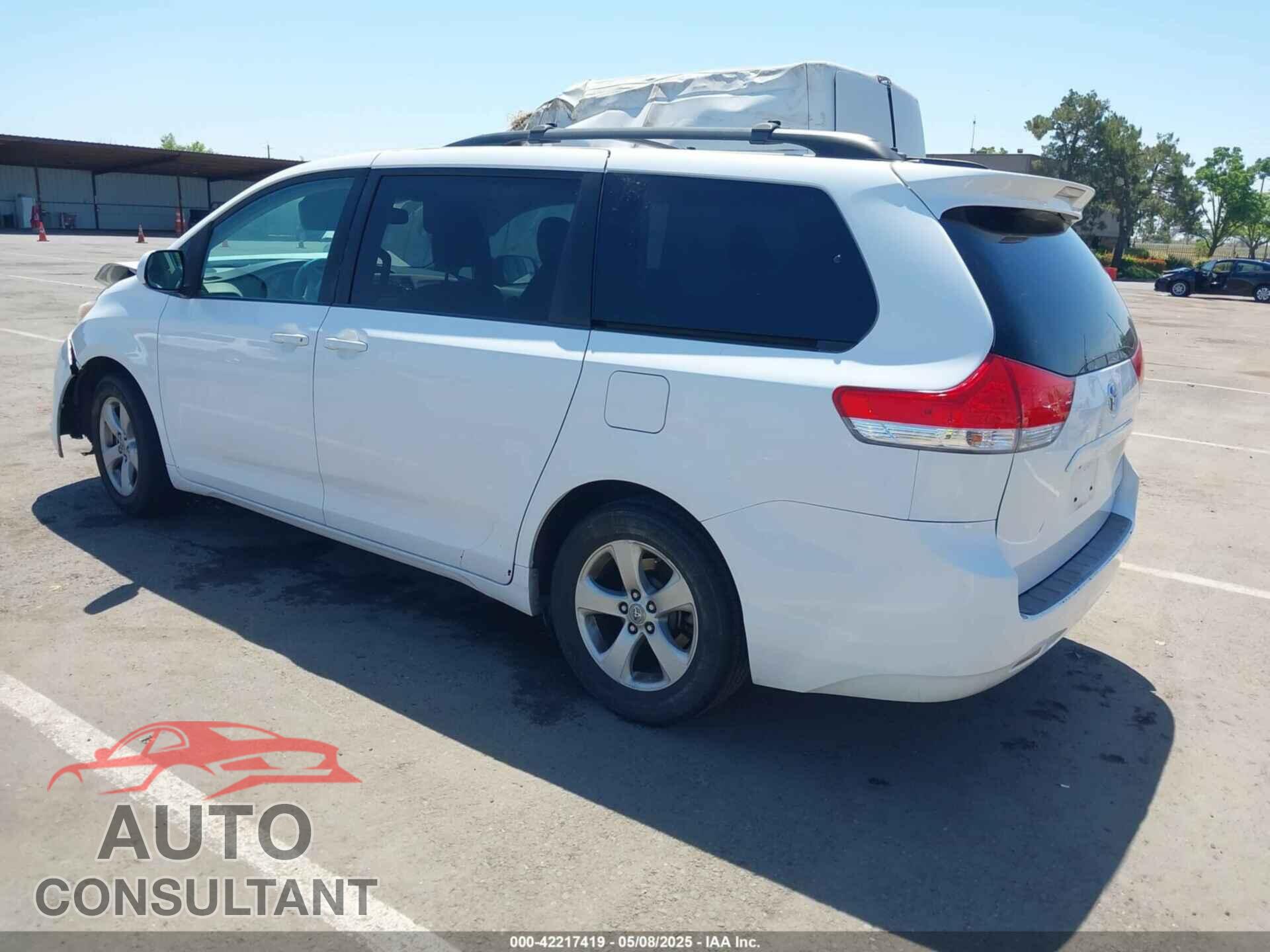 TOYOTA SIENNA 2011 - 5TDKK3DC9BS108657