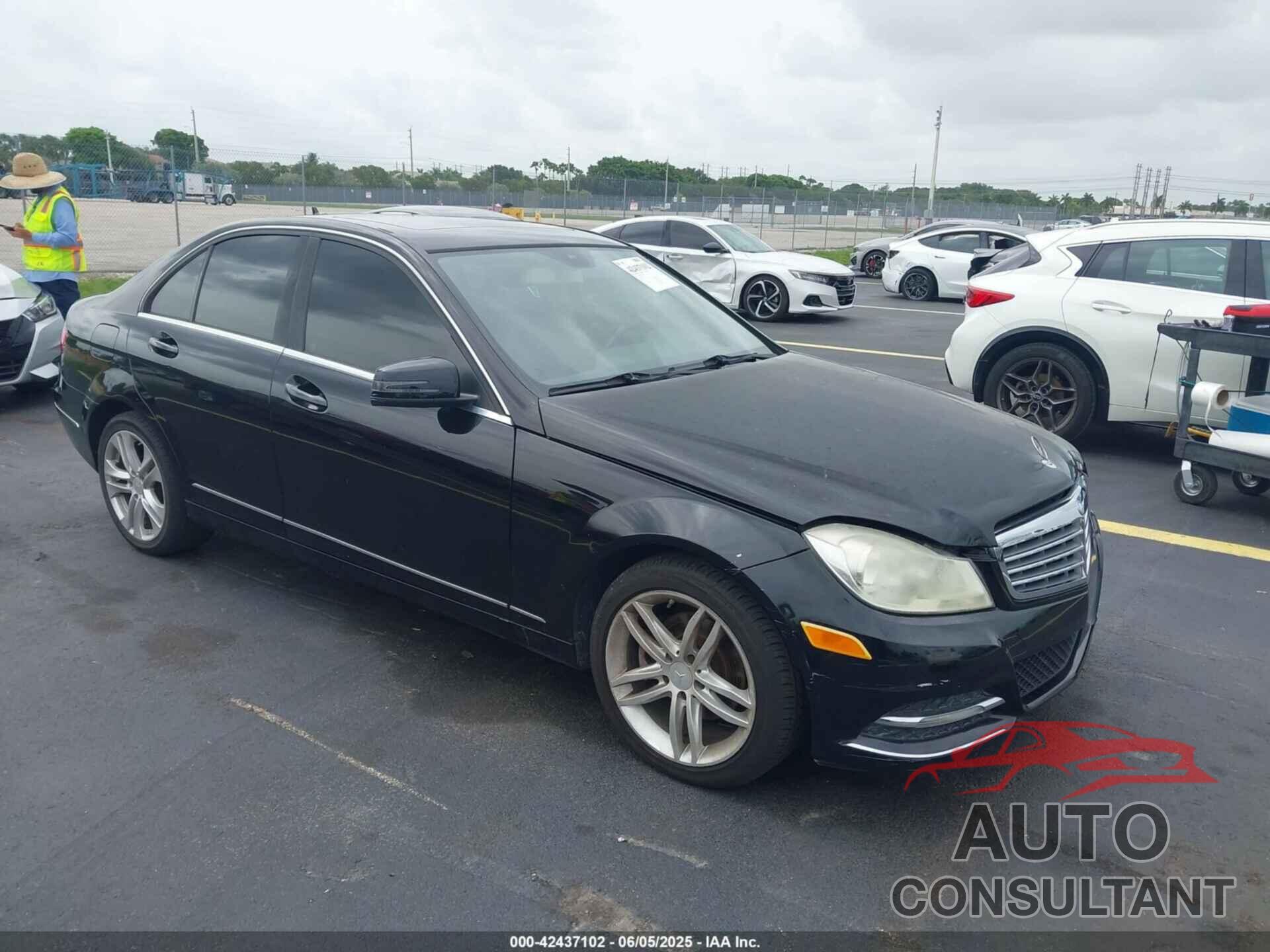 MERCEDES-BENZ C 300 2012 - WDDGF8BB3CF909092