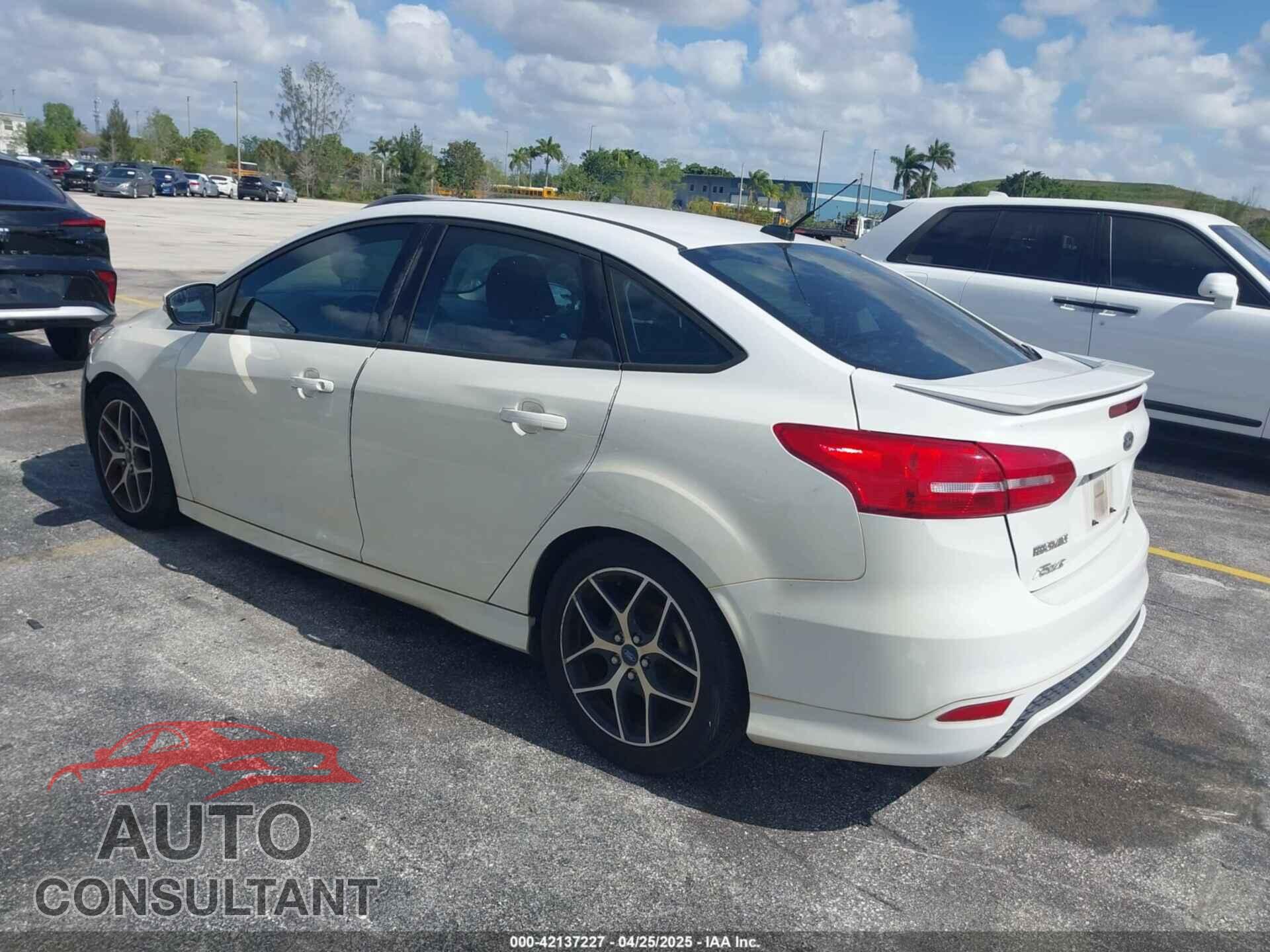FORD FOCUS 2015 - 1FADP3F27FL297966