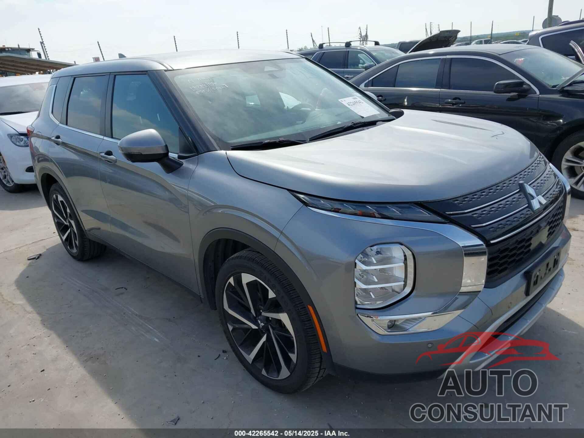 MITSUBISHI OUTLANDER 2023 - JA4J3UA81PZ051319