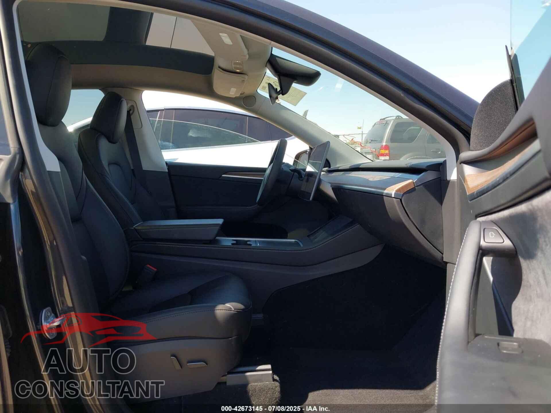 TESLA MODEL Y 2024 - 7SAYGAEE2RF124068
