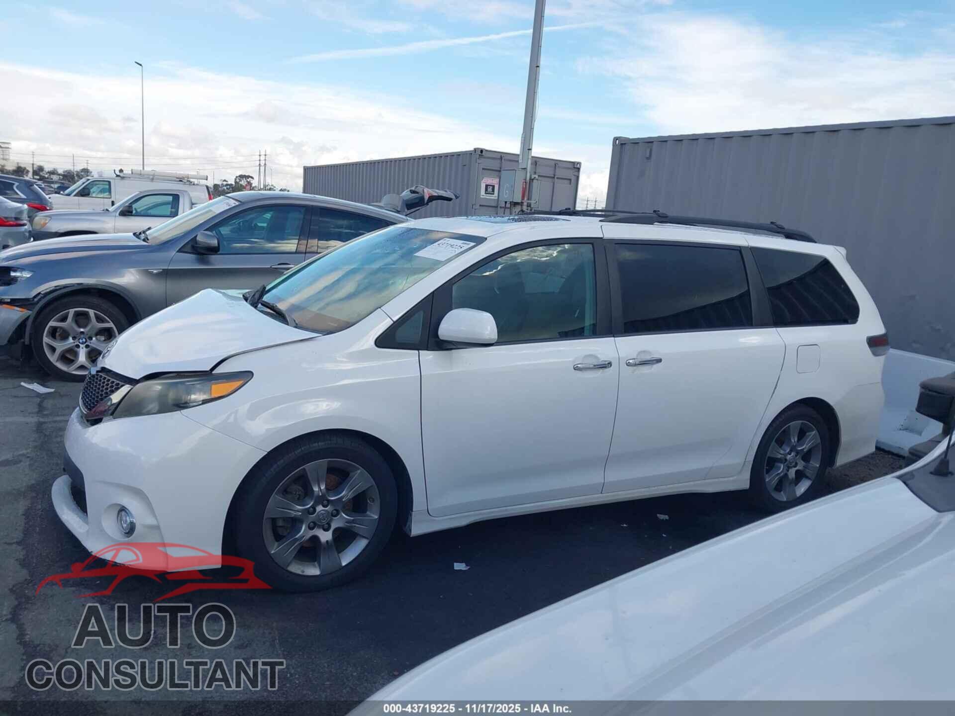 TOYOTA SIENNA 2013 - 5TDXK3DC3DS404850