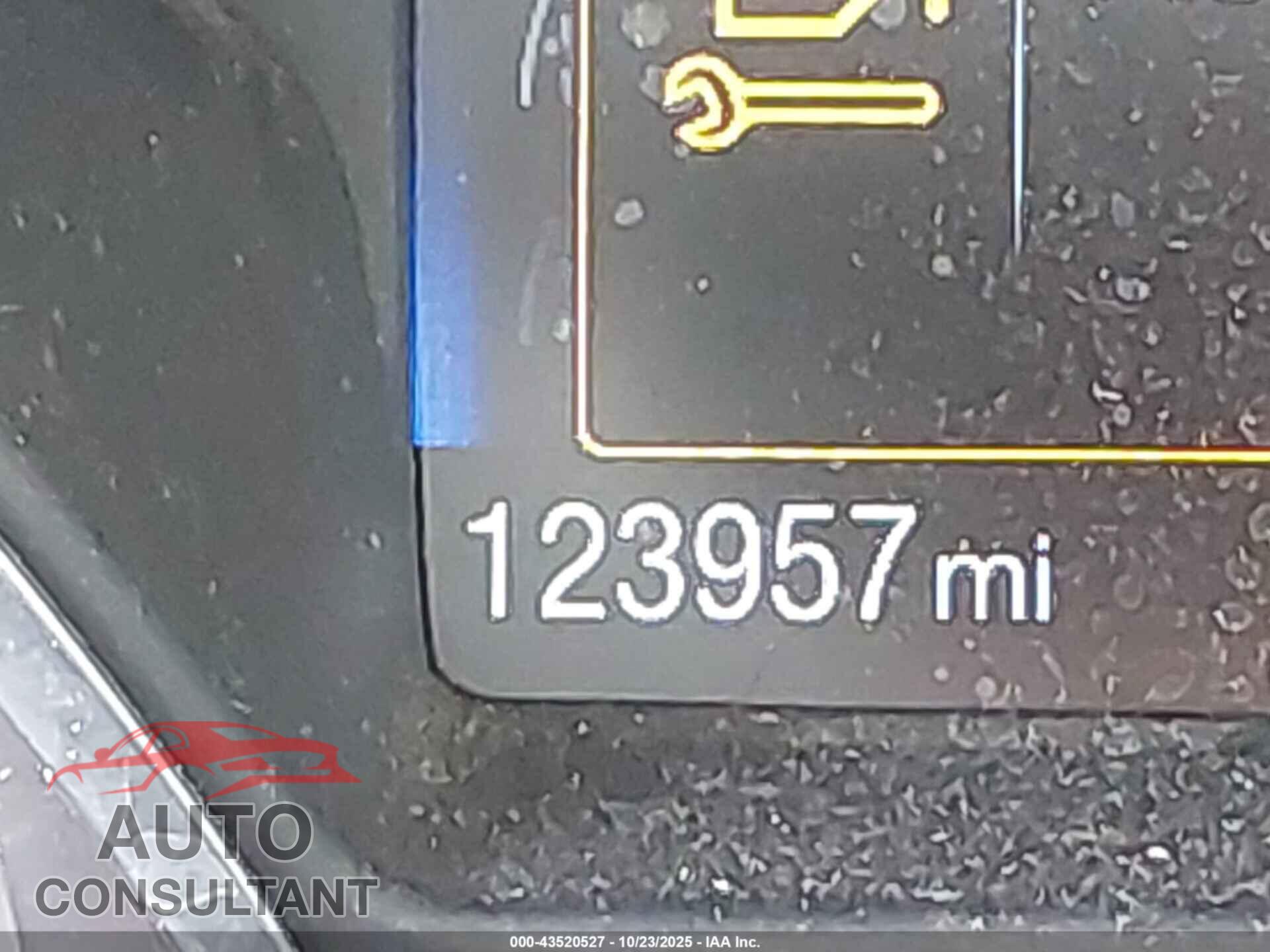 FORD FOCUS 2017 - 1FADP3E22HL277645