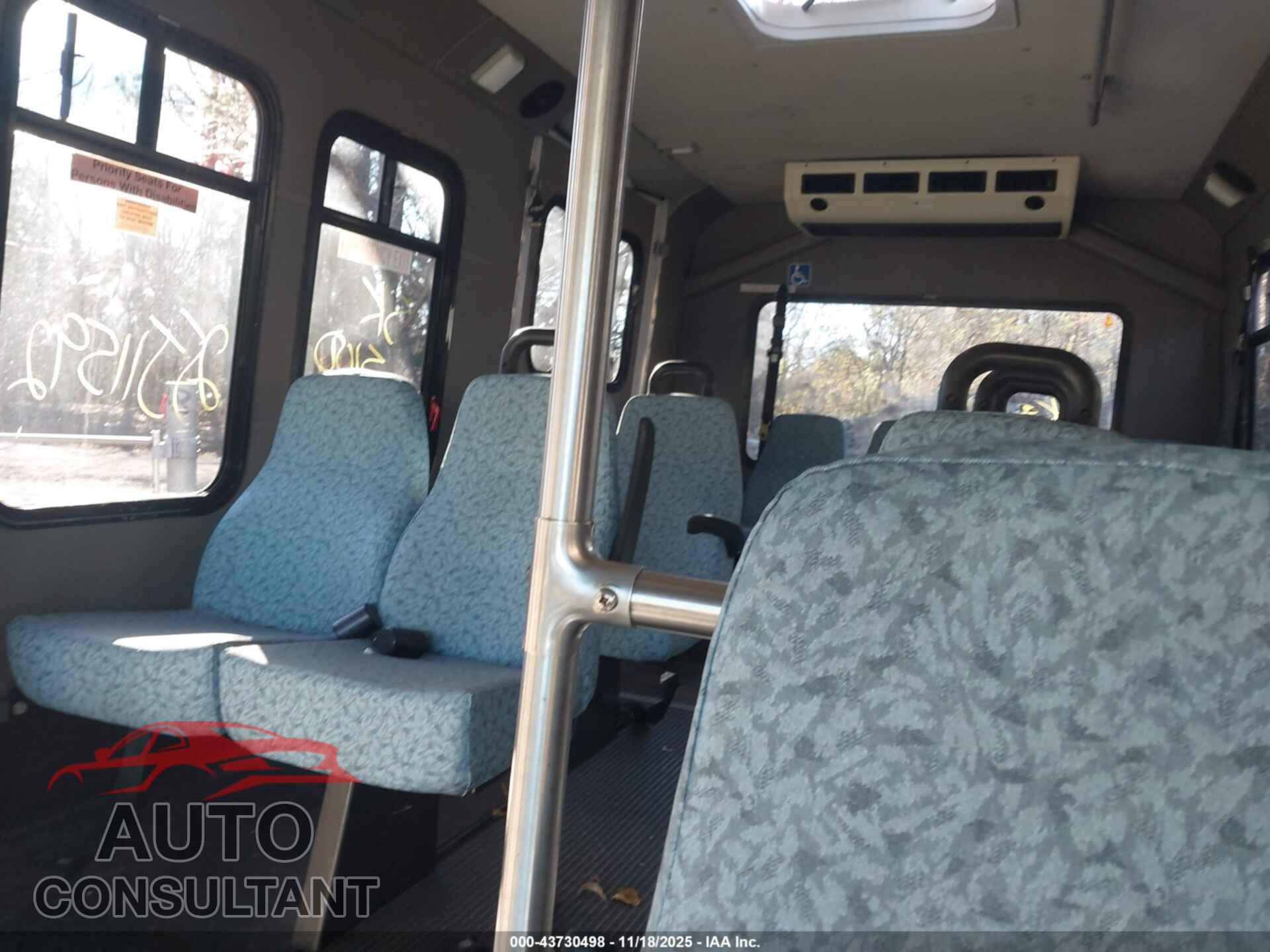 FORD E-350 CUTAWAY 2009 - 1FDEE35L09DA17006