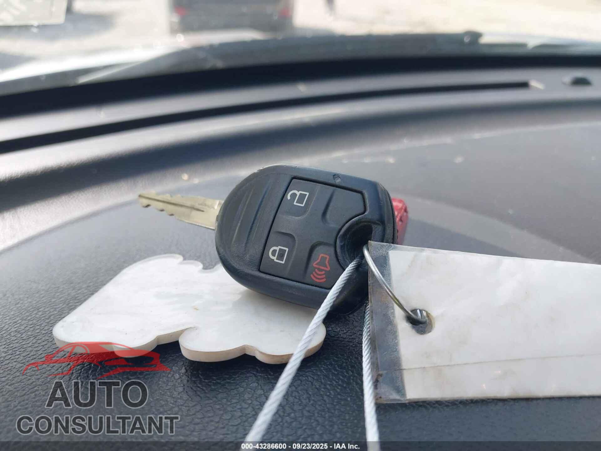 FORD EXPLORER 2011 - 1FMHK8D82BGA57656