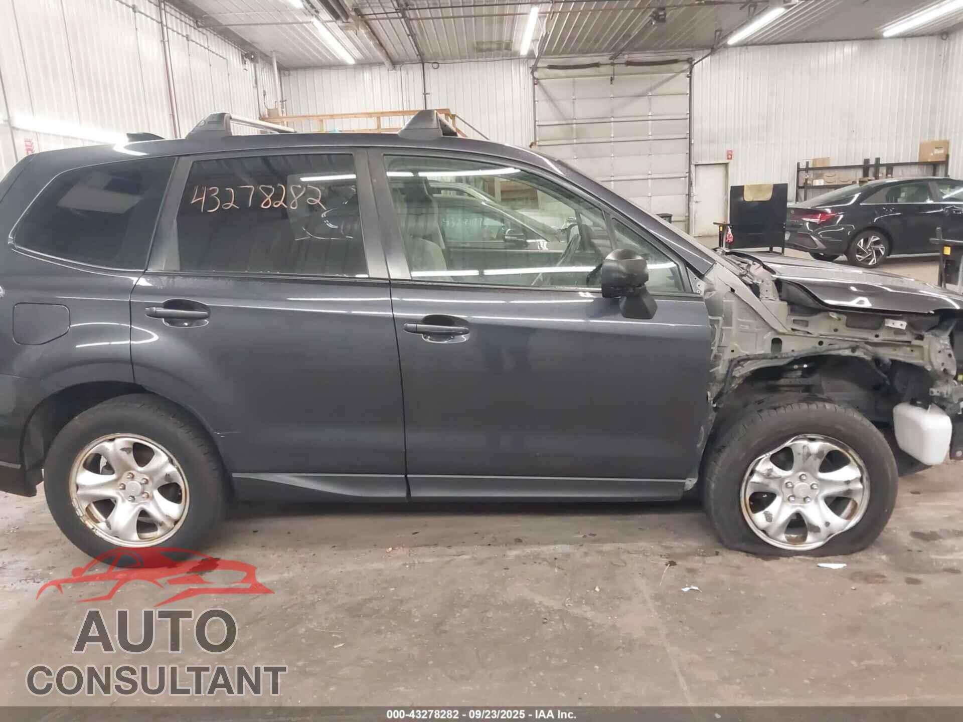 SUBARU FORESTER 2017 - JF2SJAAC1HH517116