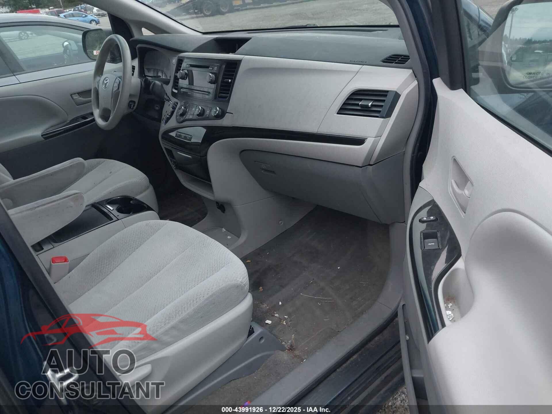 TOYOTA SIENNA 2011 - 5TDKK3DC3BS170877