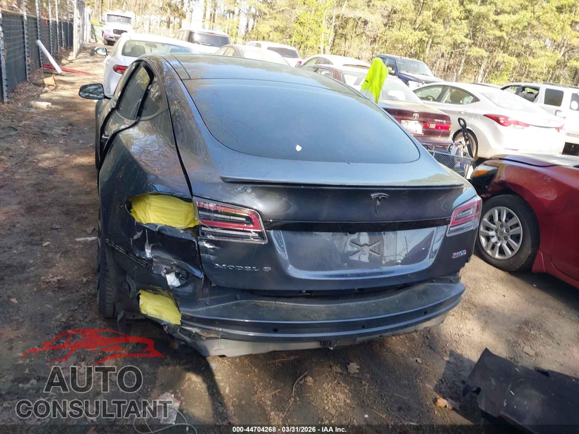 TESLA MODEL S 2015 - 5YJSA1E40FF116638