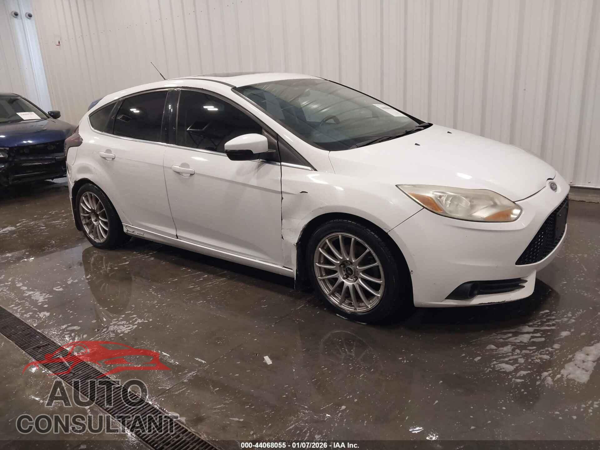 FORD FOCUS 2012 - 1FAHP3M27CL135593