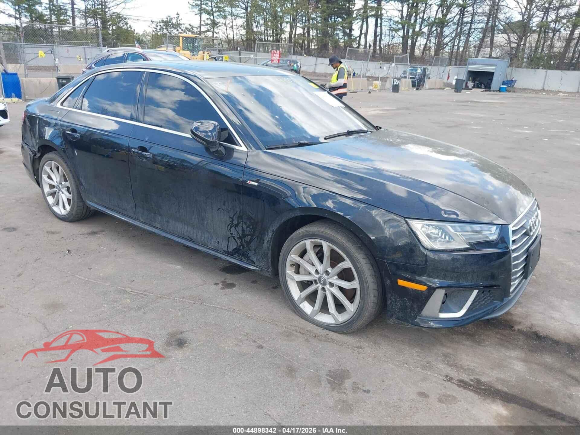 AUDI A4 2019 - WAUDNAF42KA036656