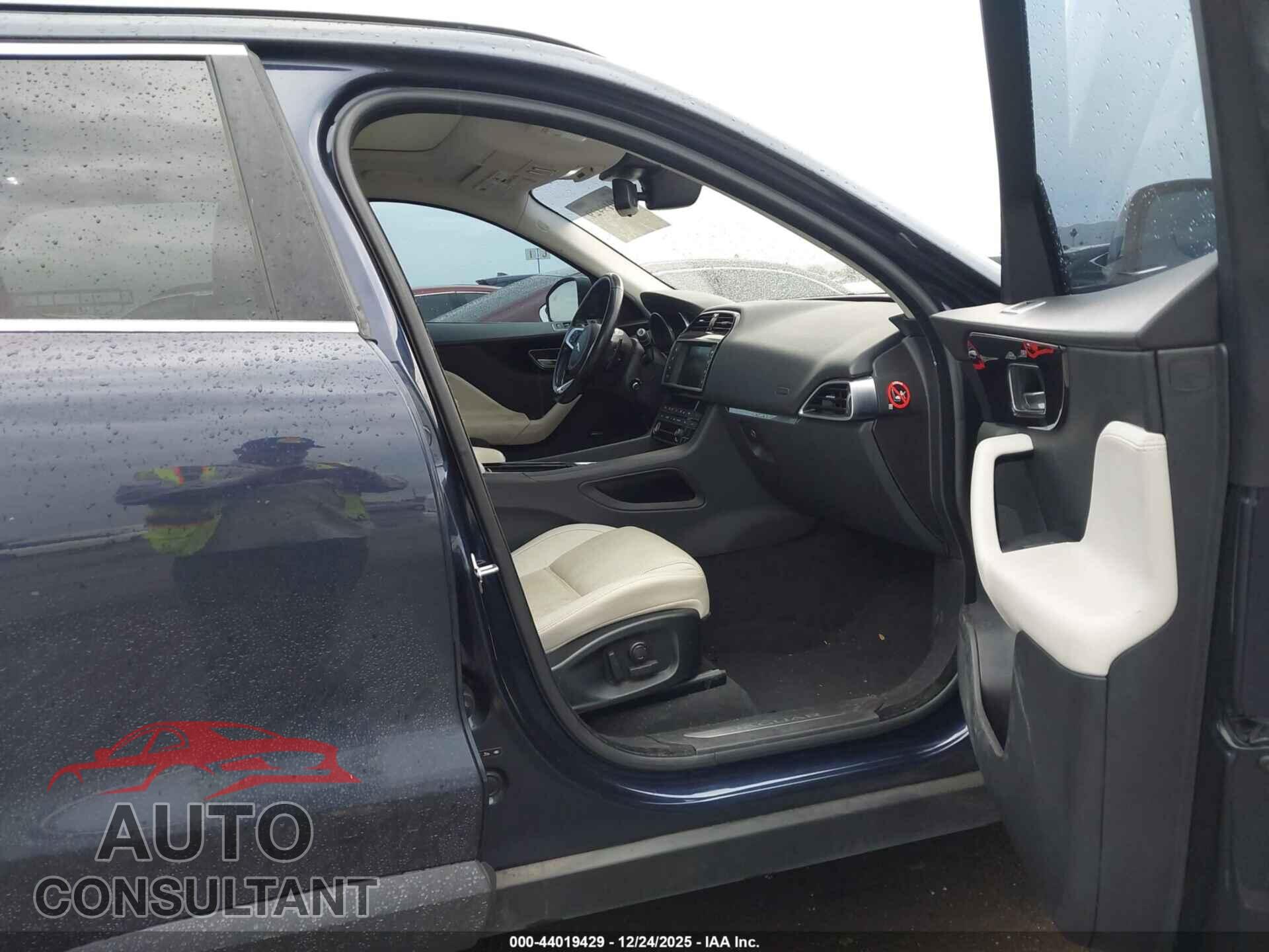 JAGUAR F-PACE 2018 - SADCK2EV3JA271464