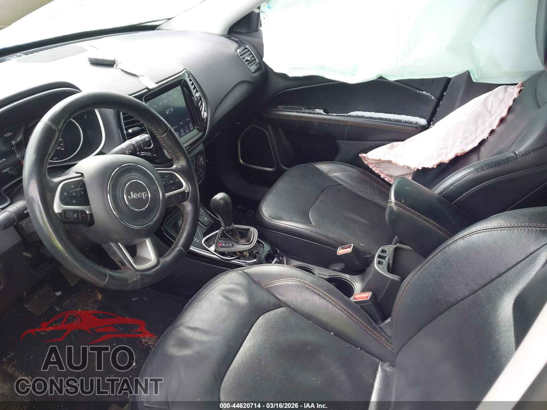 JEEP COMPASS 2019 - 3C4NJDCB9KT596397