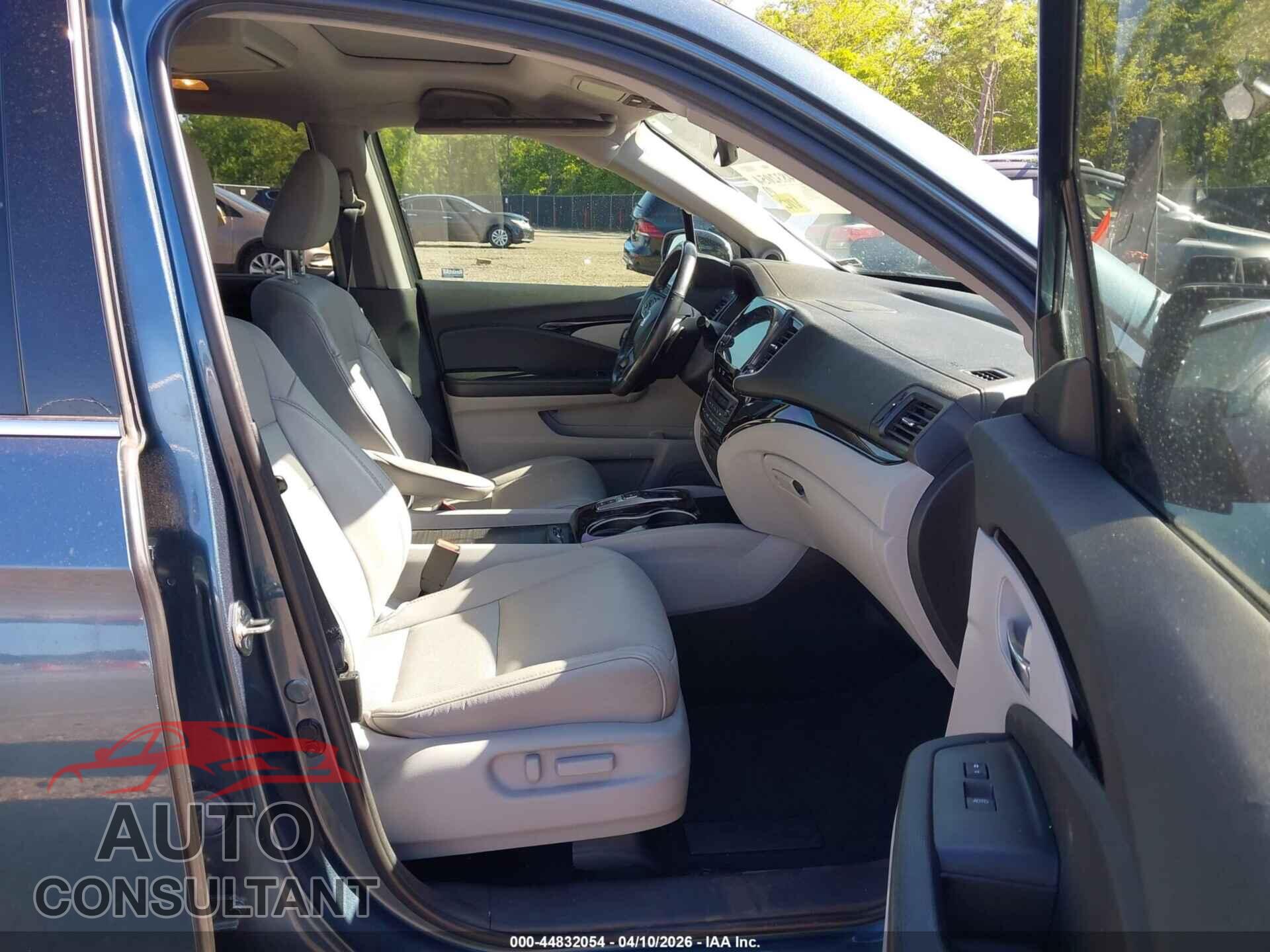 HONDA PILOT 2020 - 5FNYF6H04LB055212