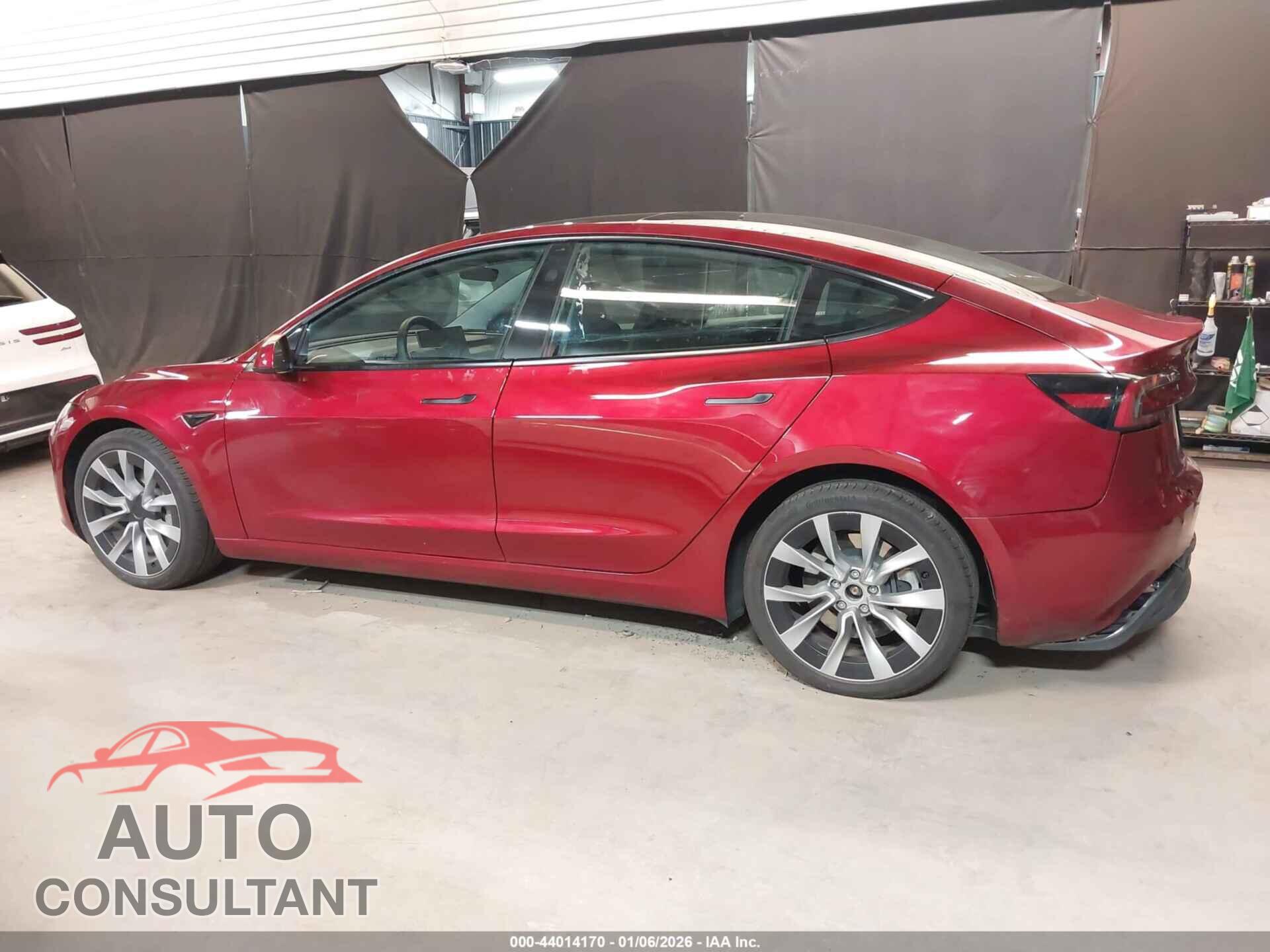 TESLA MODEL 3 2024 - 5YJ3E1EB2RF811148