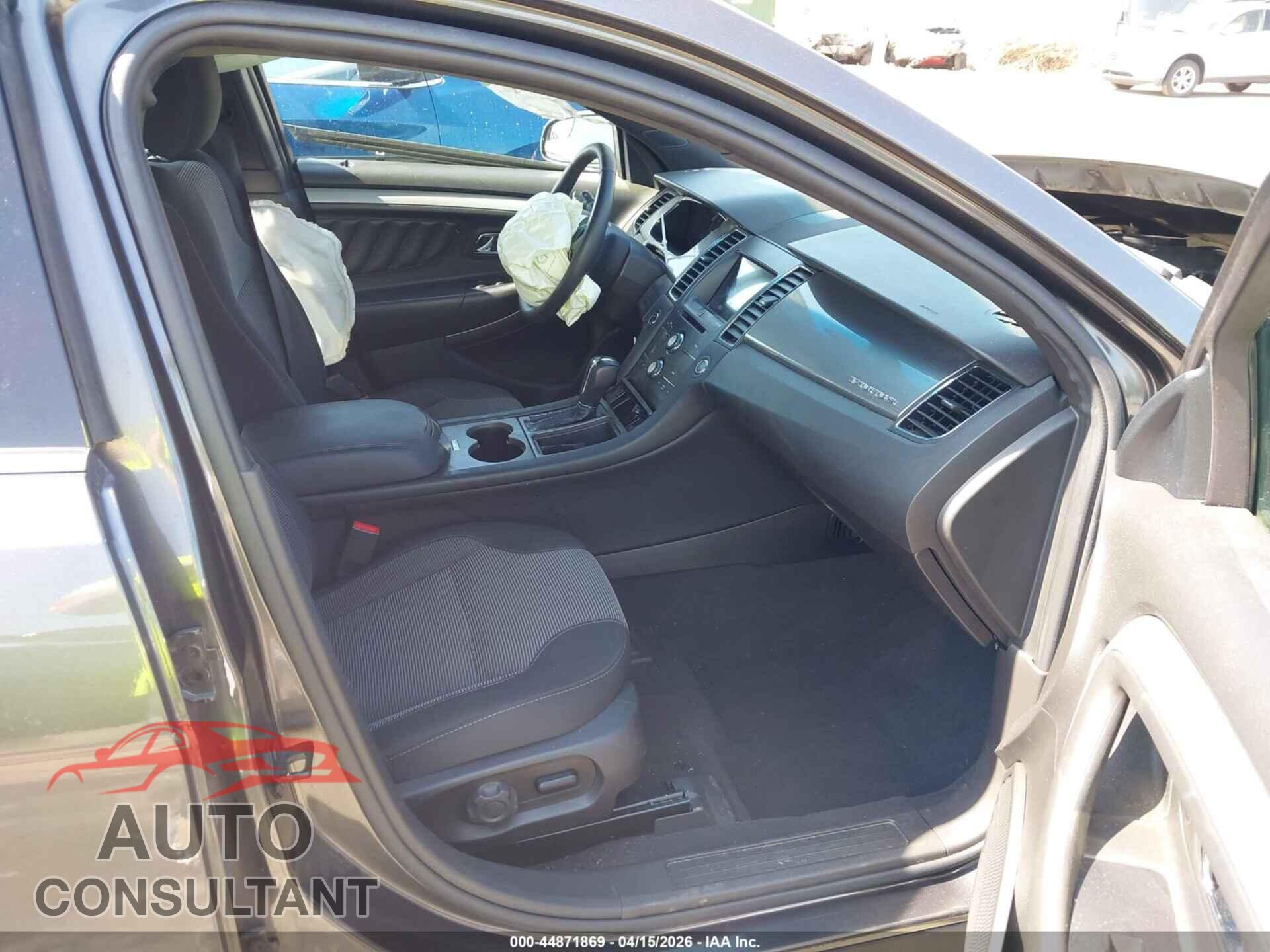 FORD TAURUS 2019 - 1FAHP2E87KG101965