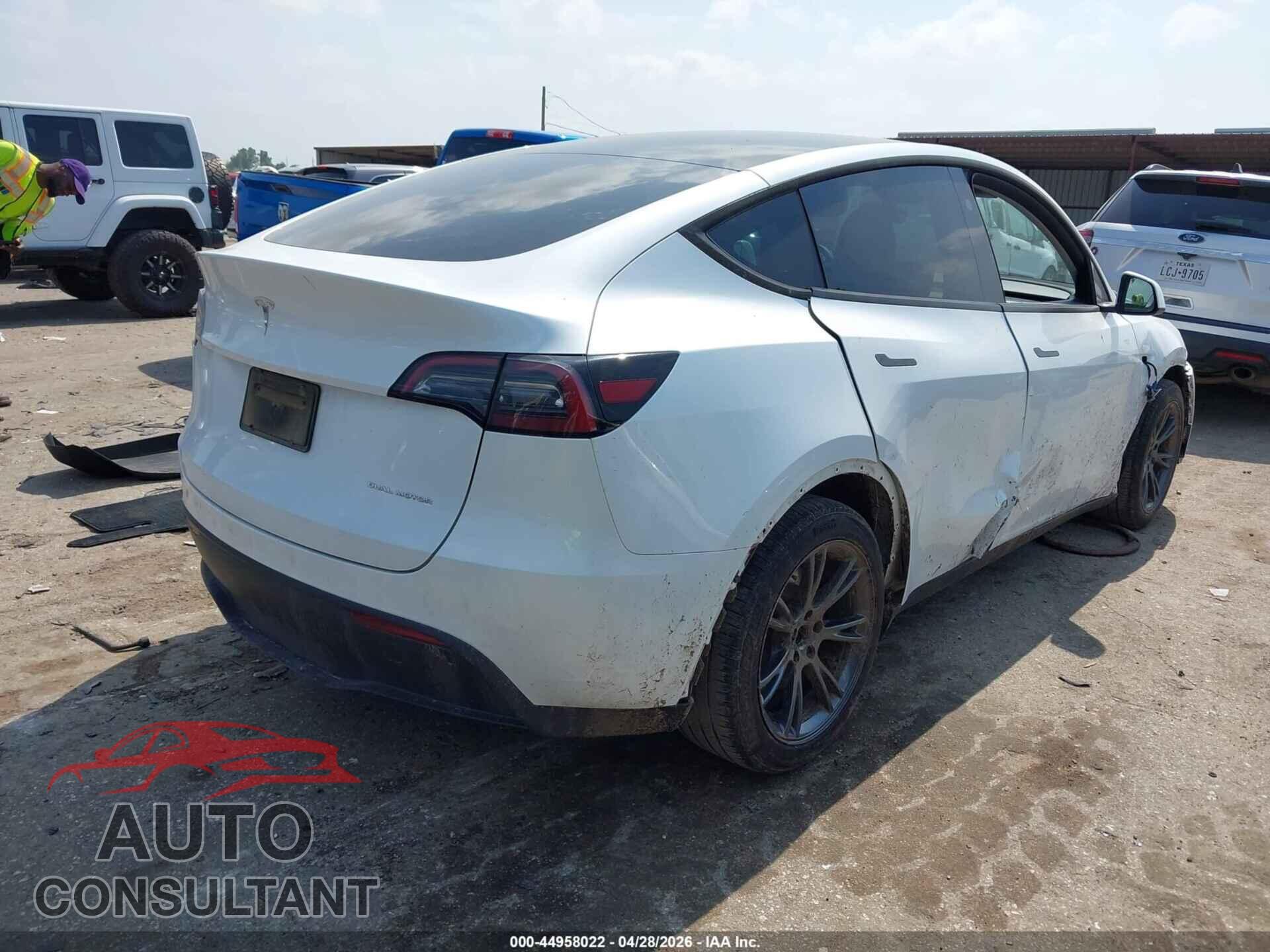TESLA MODEL Y 2025 - 7SAYGDEE8SA370093