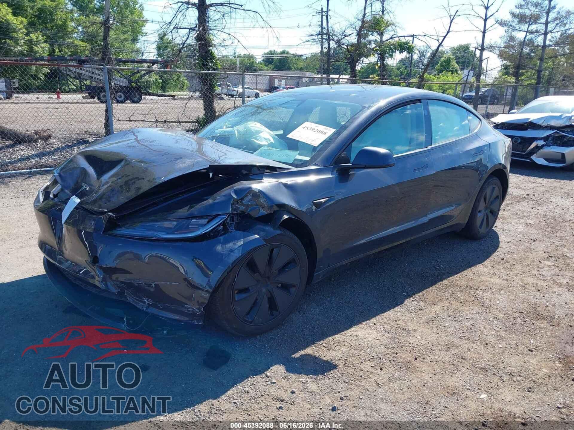 TESLA MODEL 3 2025 - 5YJ3E1EA8SF021138
