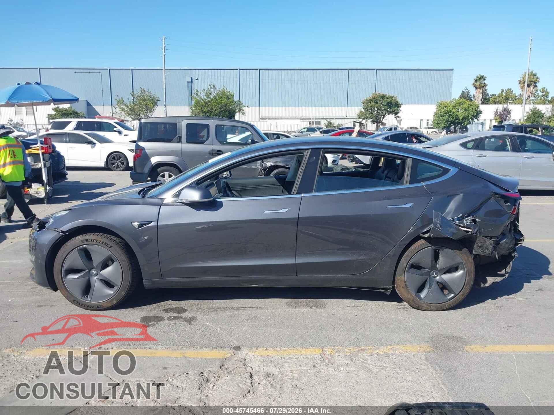 TESLA MODEL 3 2018 - 5YJ3E1EA8JF051027