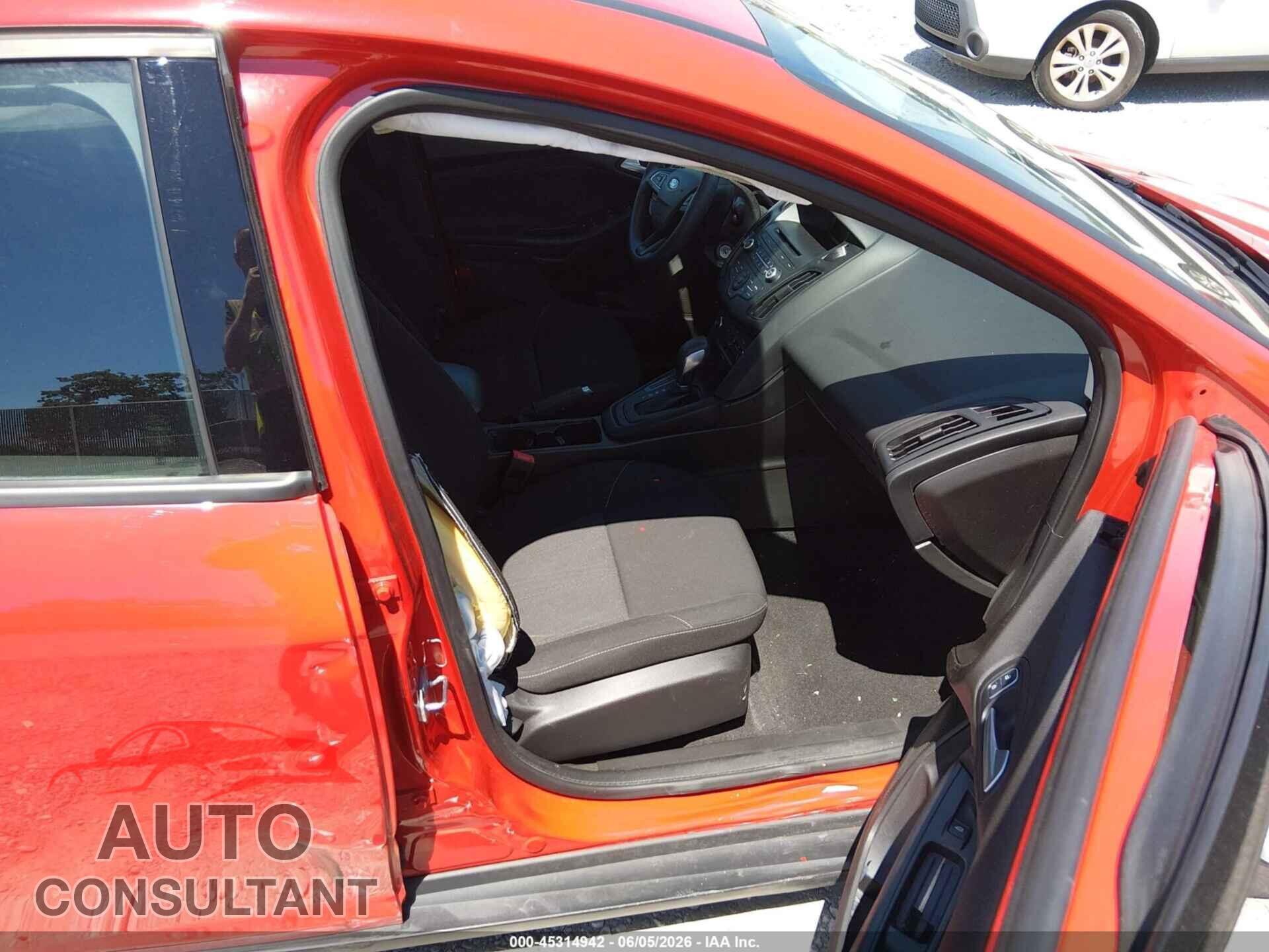 FORD FOCUS 2017 - 1FADP3F26HL276190