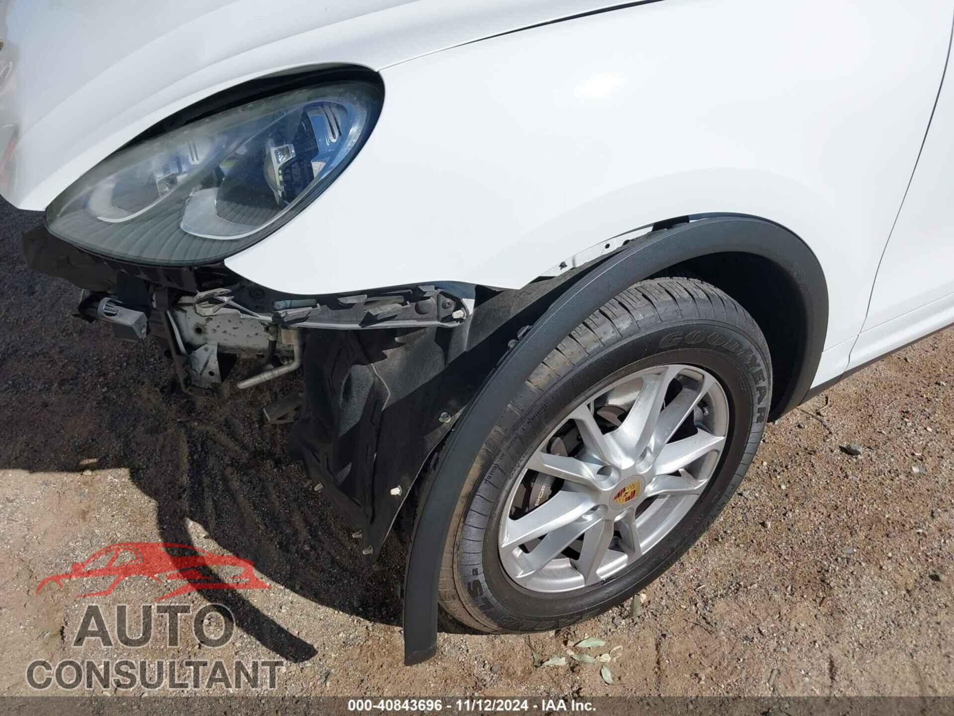 PORSCHE CAYENNE 2016 - WP1AA2A28GKA09815