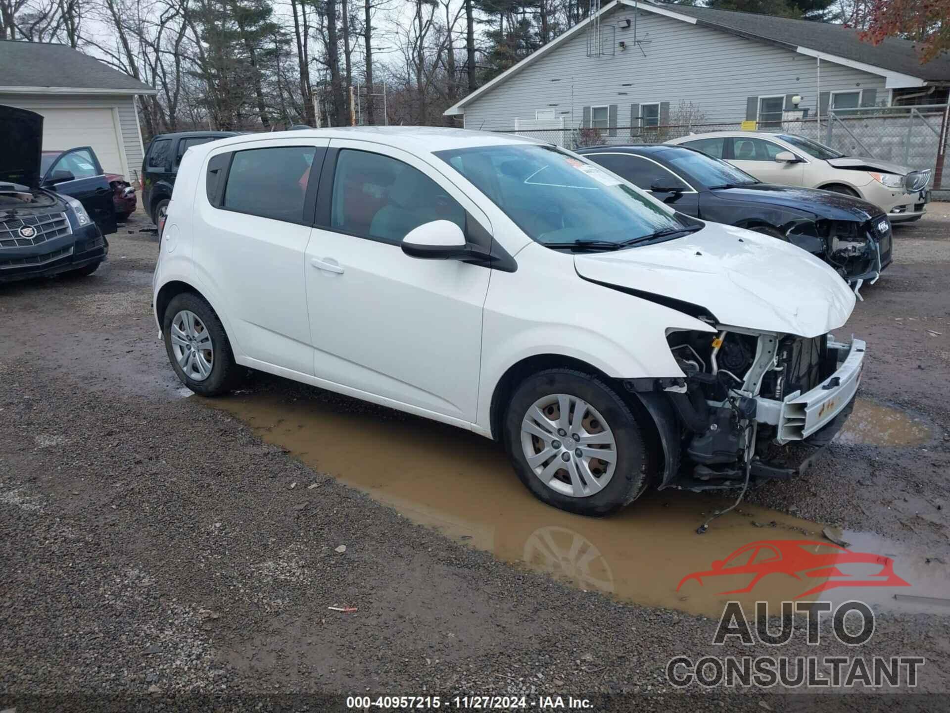 CHEVROLET SONIC 2017 - 1G1JG6SG1H4149432