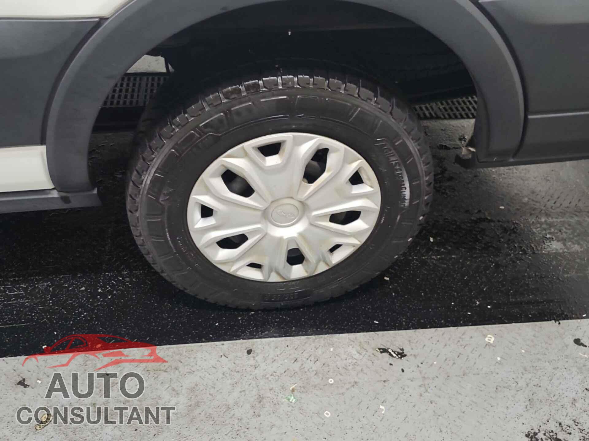 FORD TRANSIT 2019 - 1FTYR2CM3KKA04053