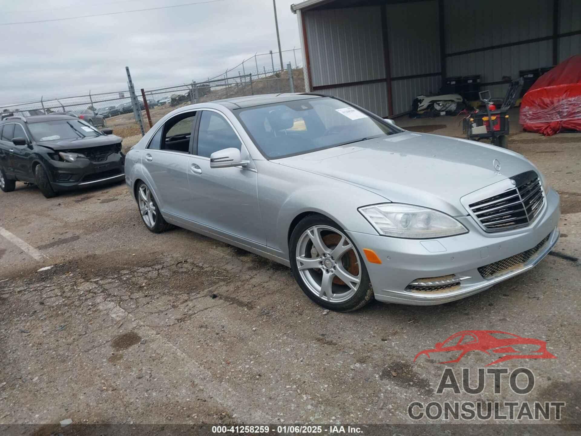 MERCEDES-BENZ S 550 2011 - WDDNG8GB0BA374876