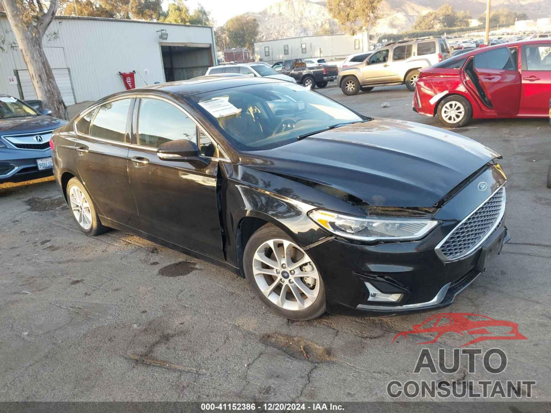 FORD FUSION 2020 - 3FA6P0SU6LR225975