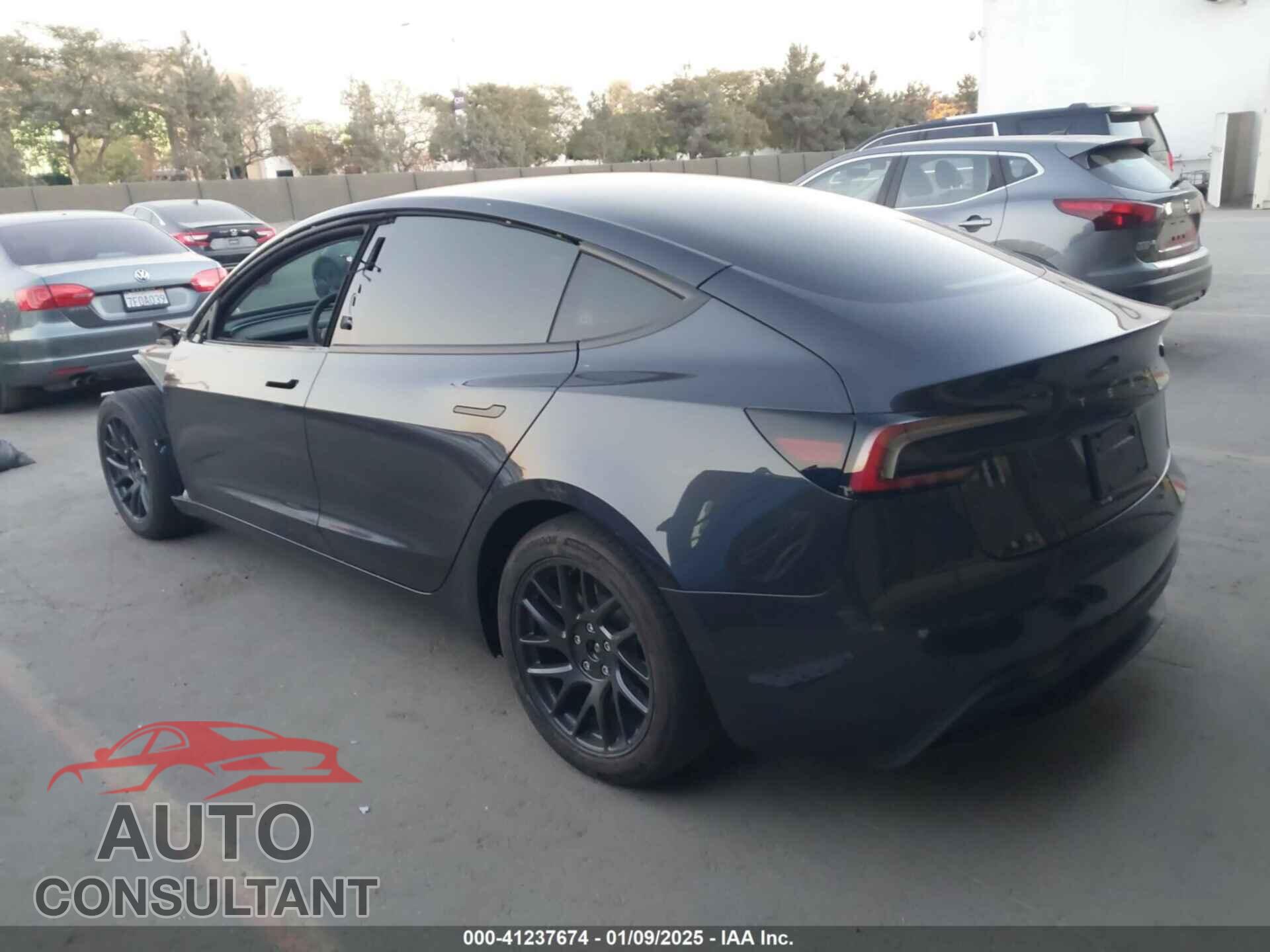 TESLA MODEL 3 2024 - 5YJ3E1EA7RF742352