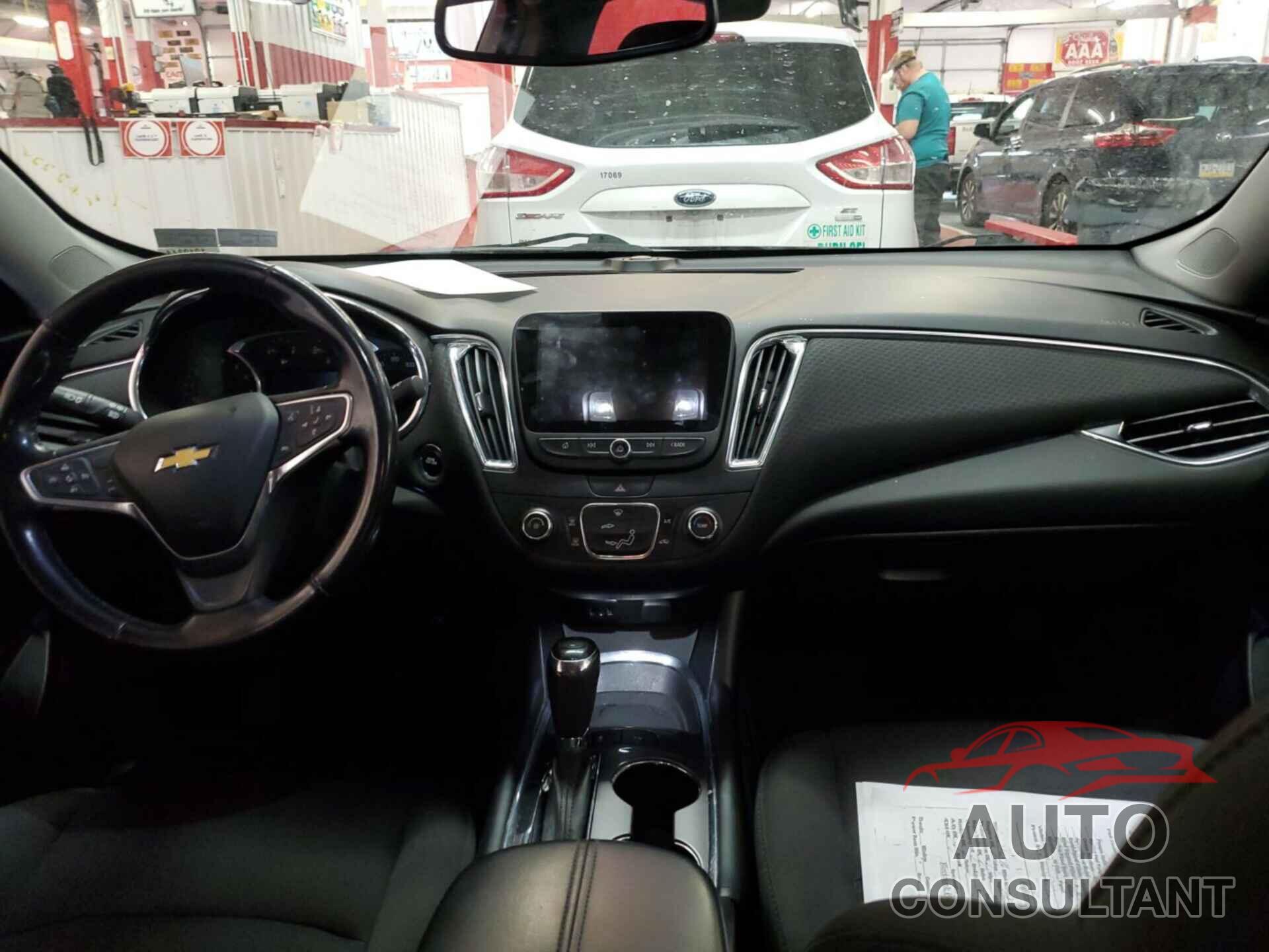 CHEVROLET MALIBU 2018 - 1G1ZD5STXJF162614