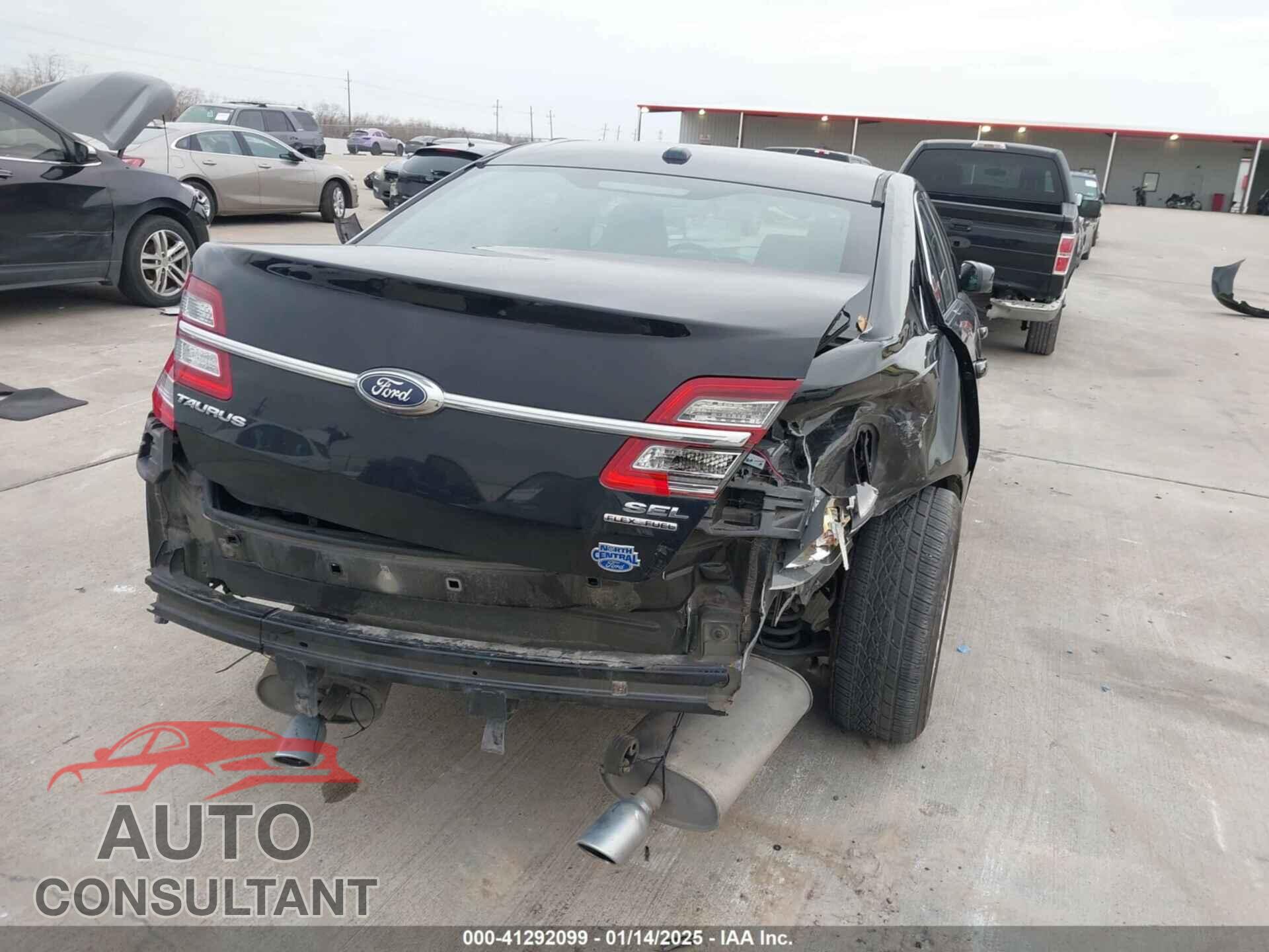 FORD TAURUS 2018 - 1FAHP2E80JG102664