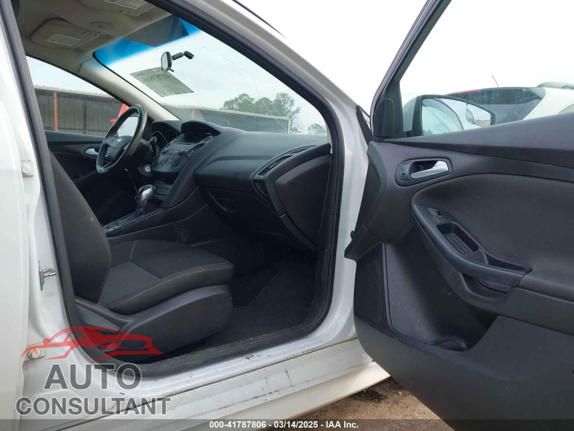 FORD FOCUS 2015 - 1FADP3F26FL247916