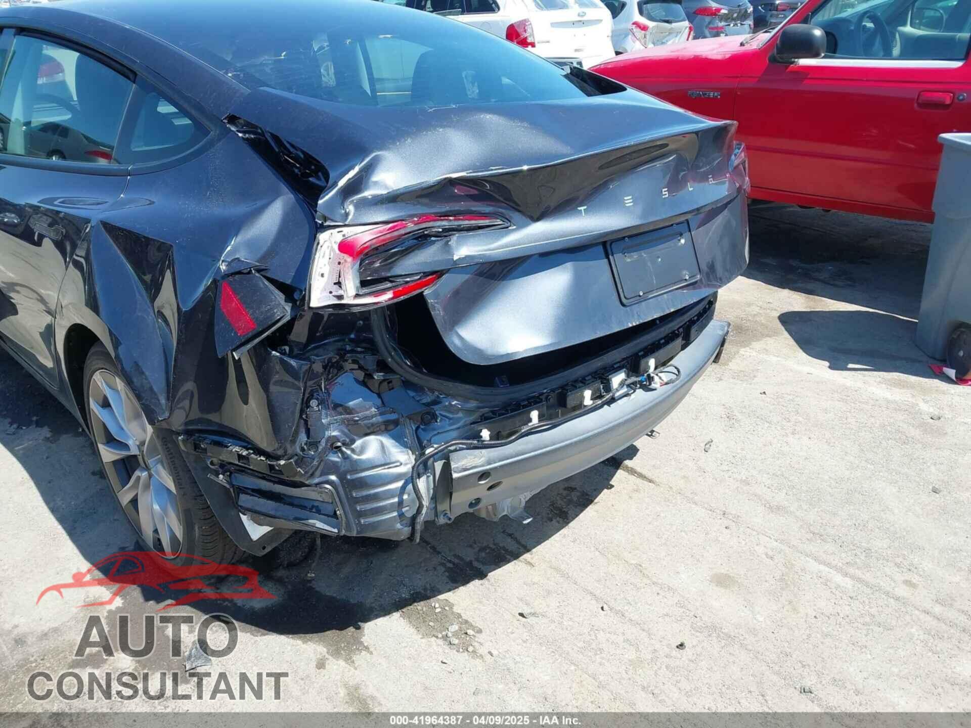 TESLA MODEL 3 2024 - 5YJ3E1EA4RF735729