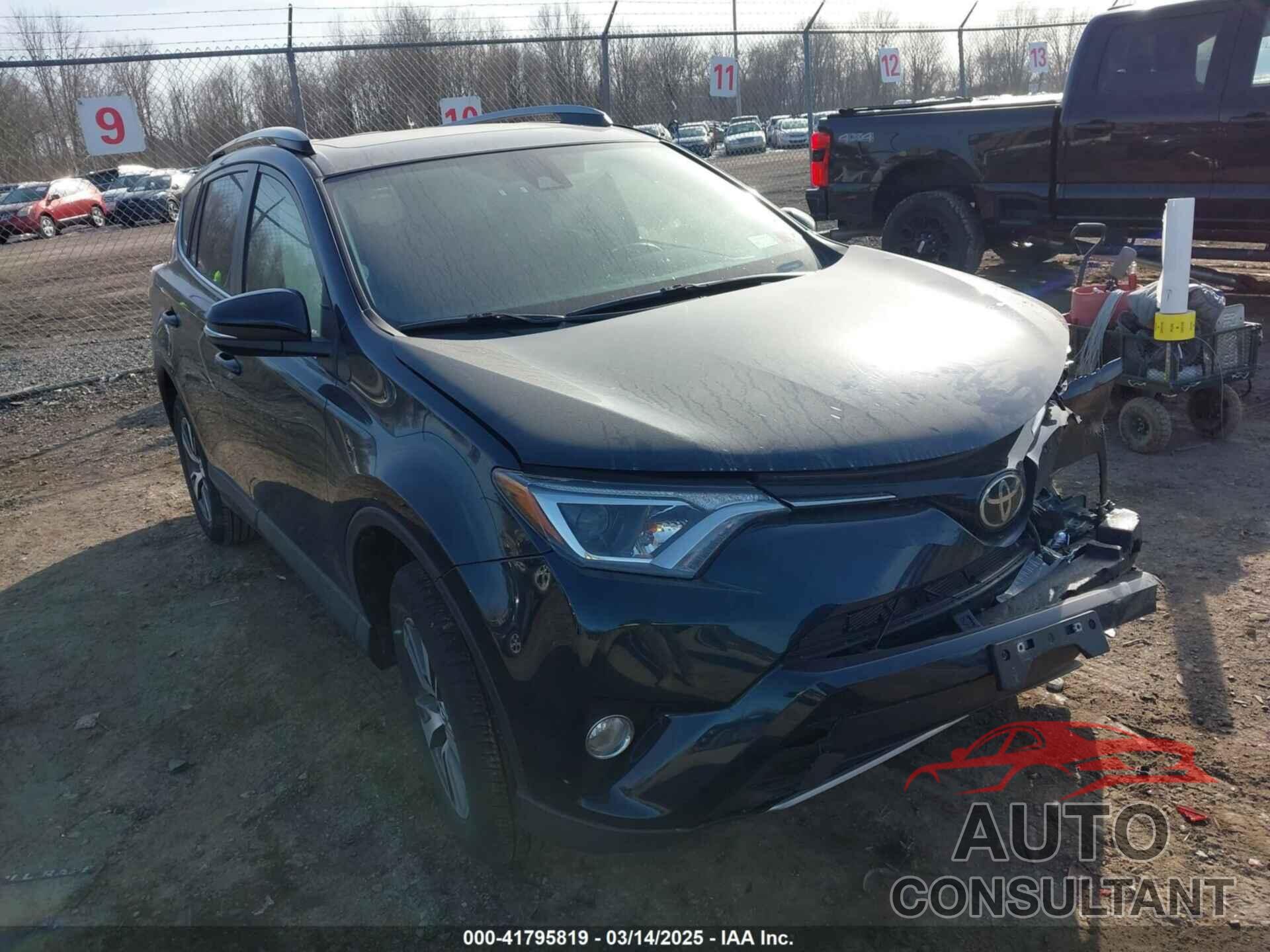 TOYOTA RAV4 2018 - JTMRFREV4JJ232899